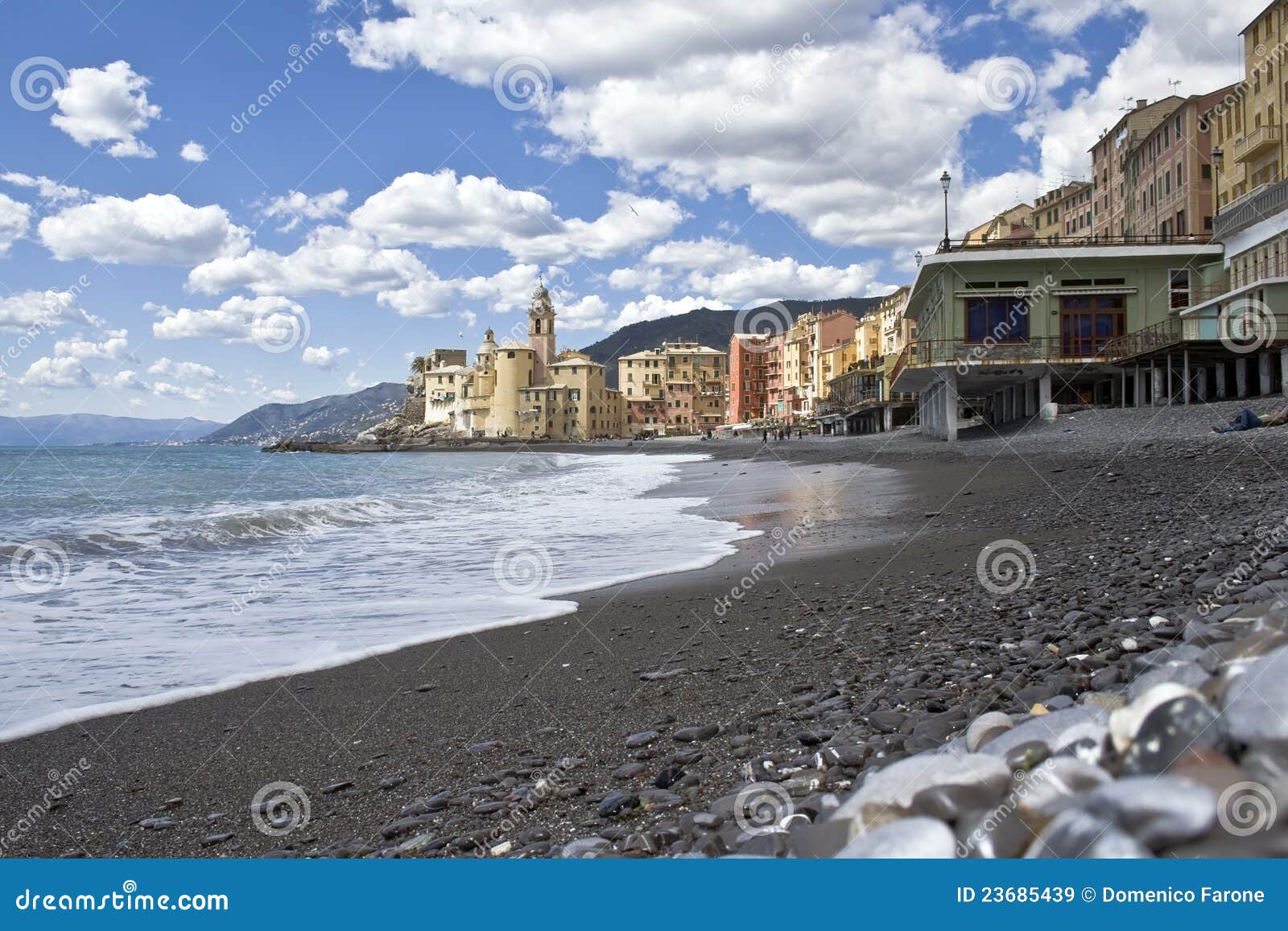 Spiaggia Camogli. Piccolo paesino di pescatori di Camogli, Liguria