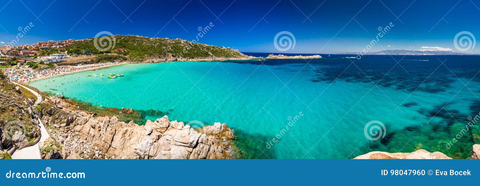 spiaggia di rena bianca beach with red rocks and azure clear water, santa terasa gallura, costa smeralda, sardinia, italy