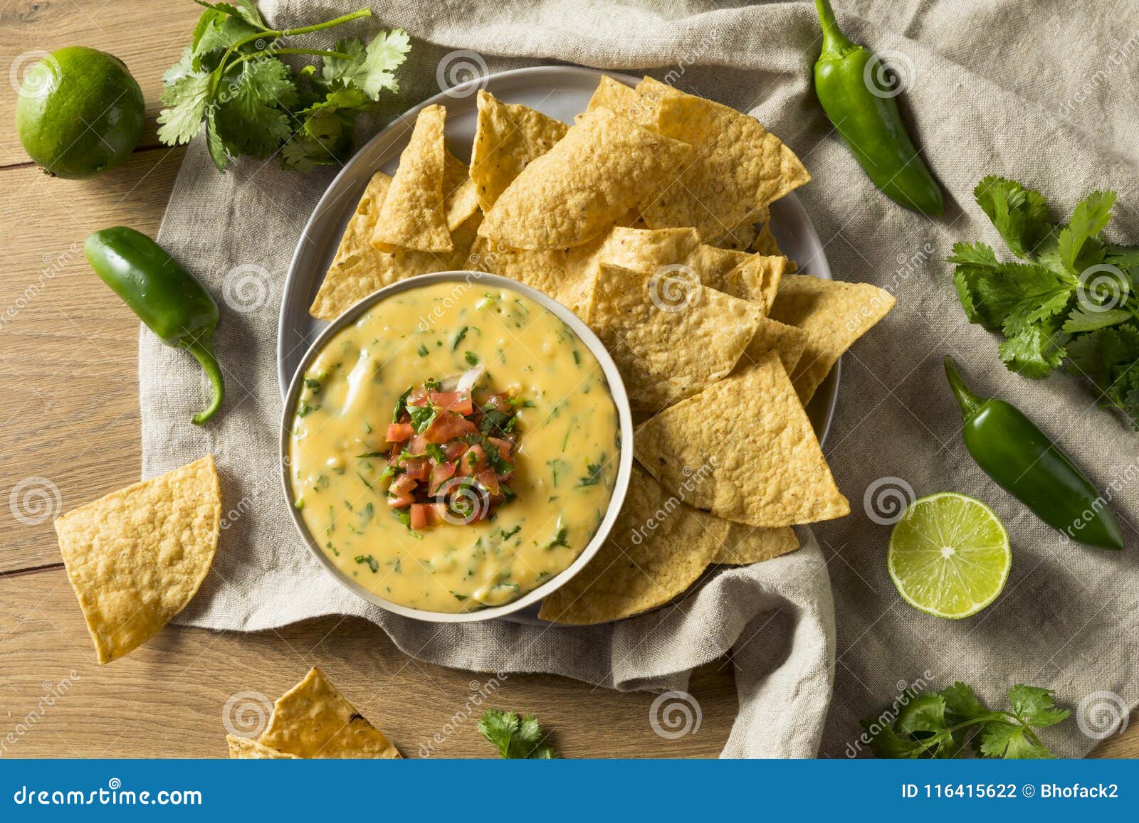 spicy homemade cheesey queso dip