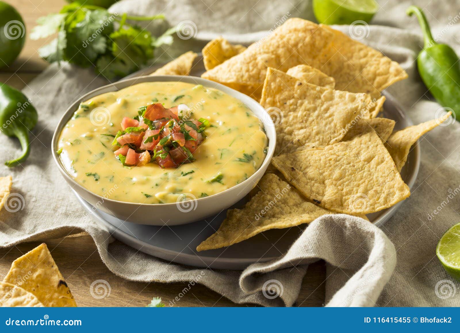 spicy homemade cheesey queso dip