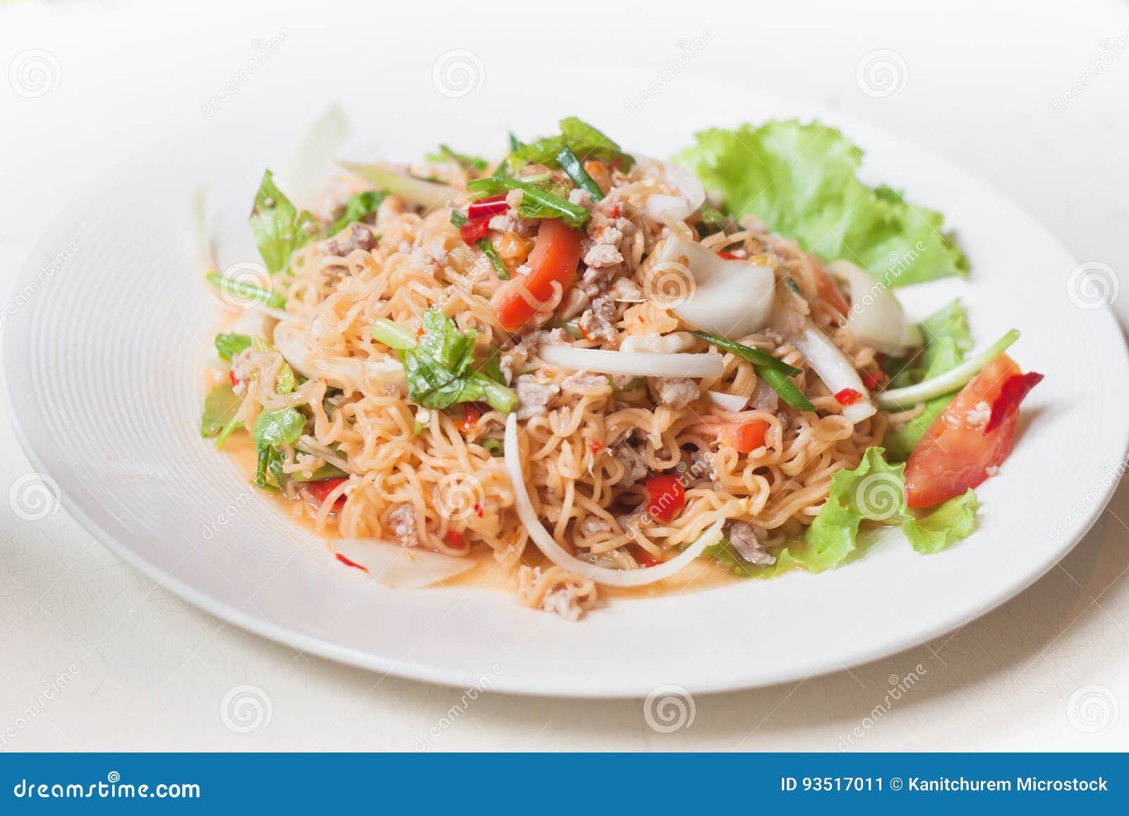 https://thumbs.dreamstime.com/z/spicy-instant-noodles-salad-yum-mama-as-fusion-food-white-background-93517011.jpg