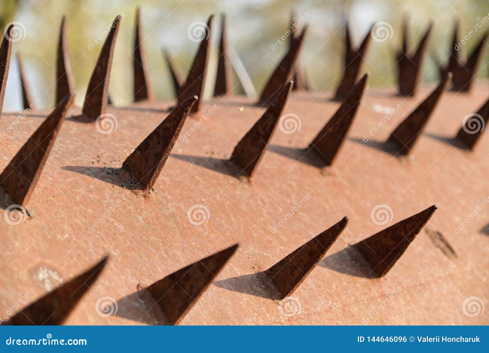 track spikes metal