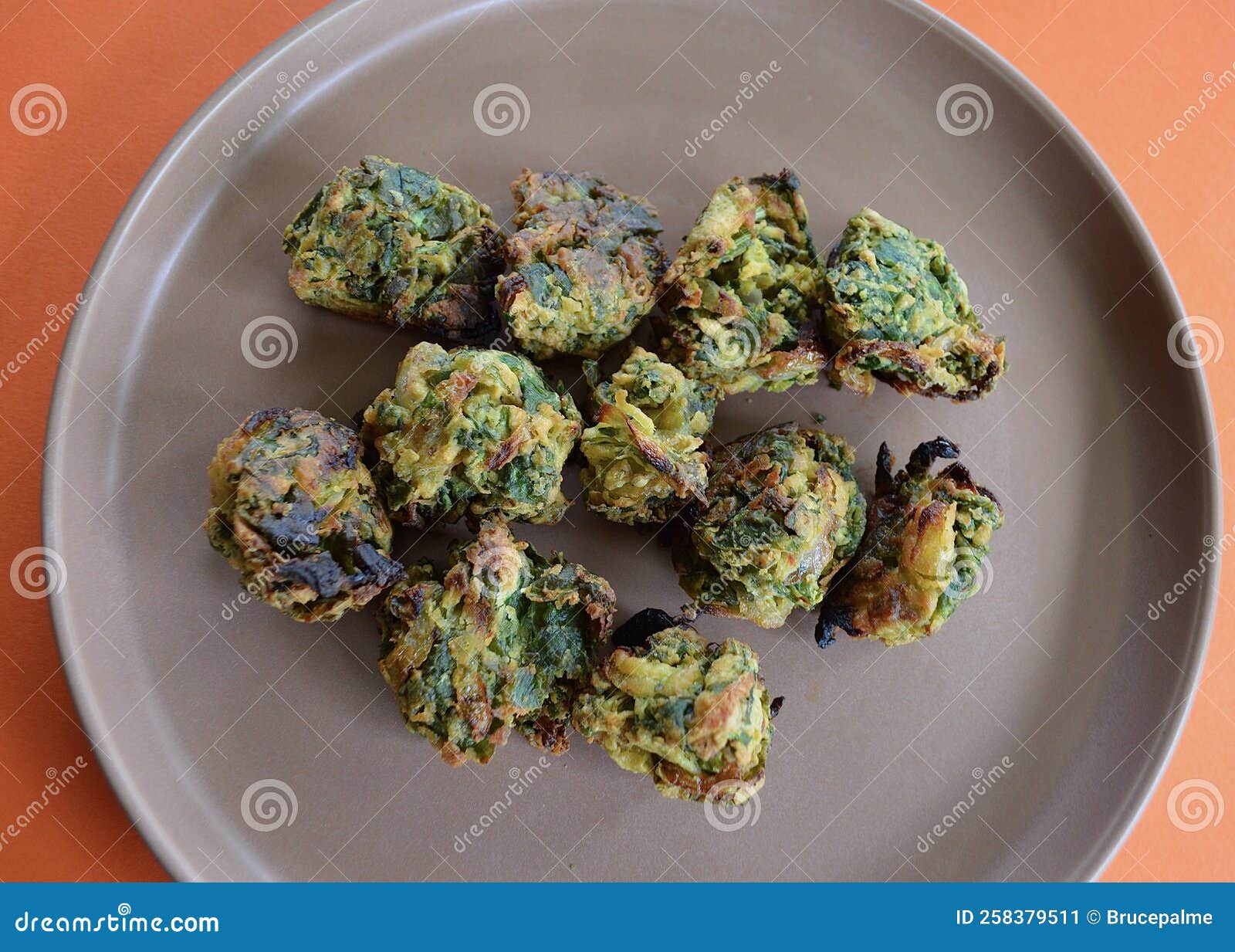 Spinach pakora stock image. Image of baked, person, turmeric - 258379511