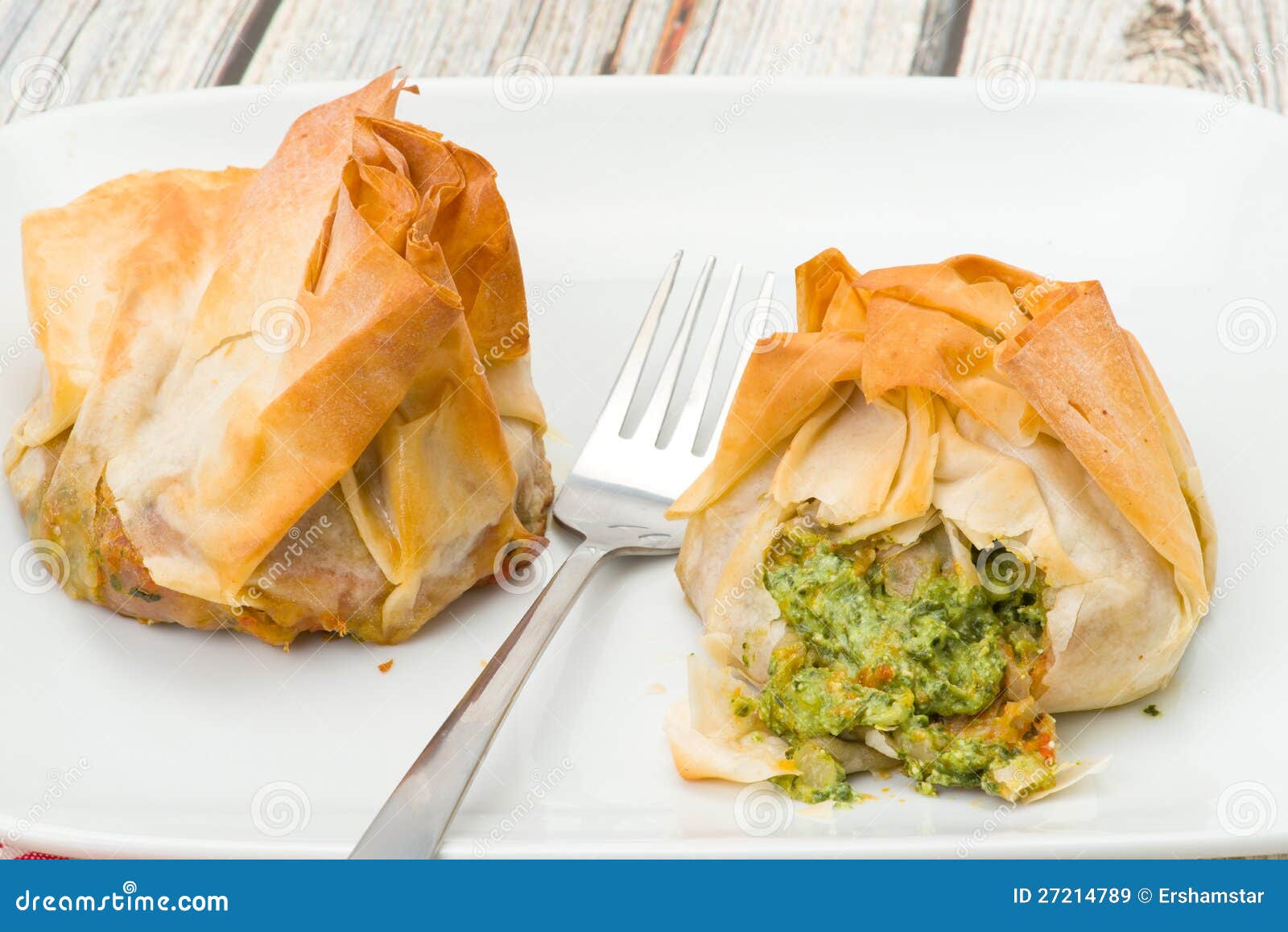 spinach and ricotta filo pastry parcels