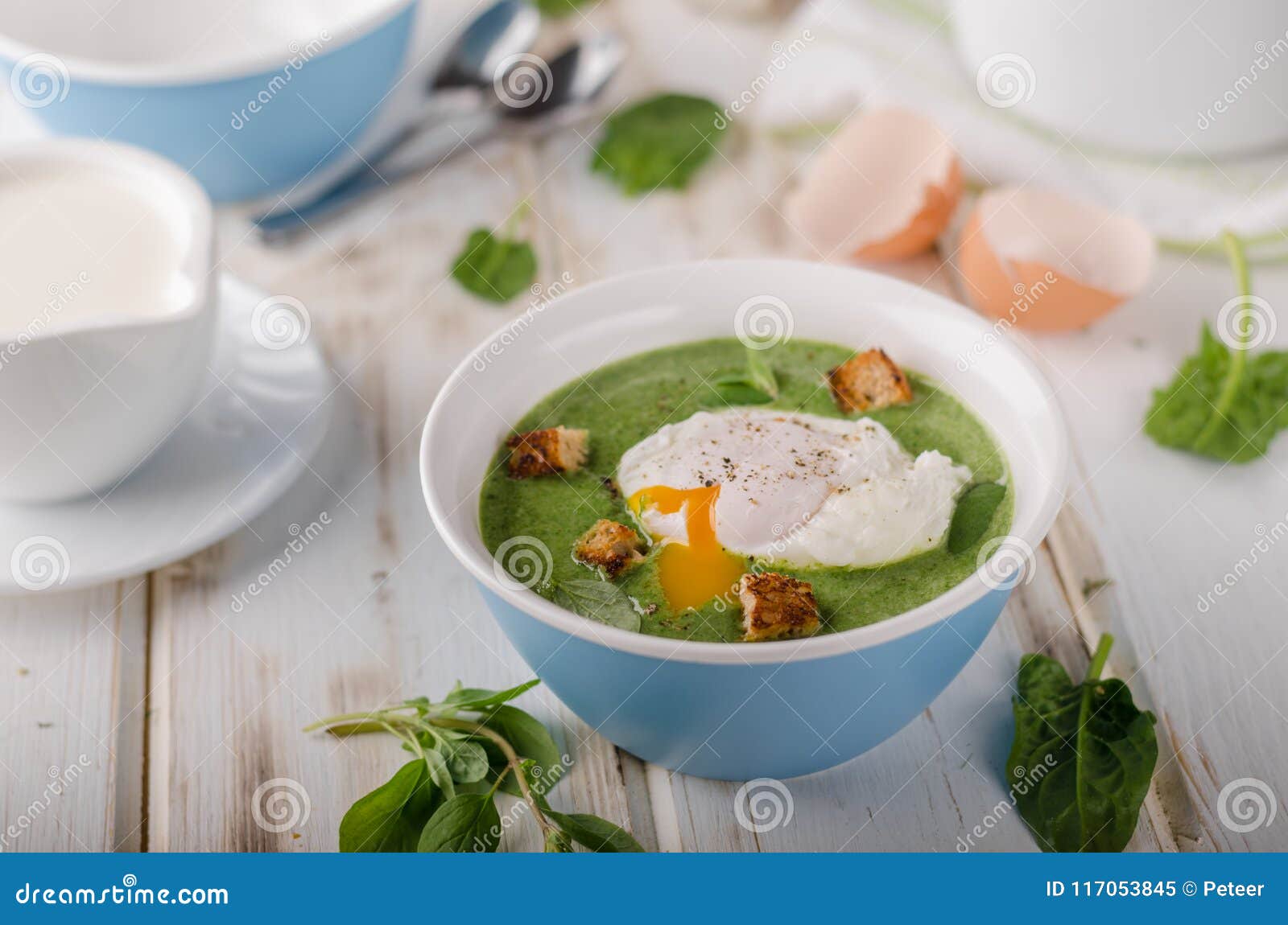 Spinach Soup with Poached Egg Stock Image - Image of meal, herbs: 117053845