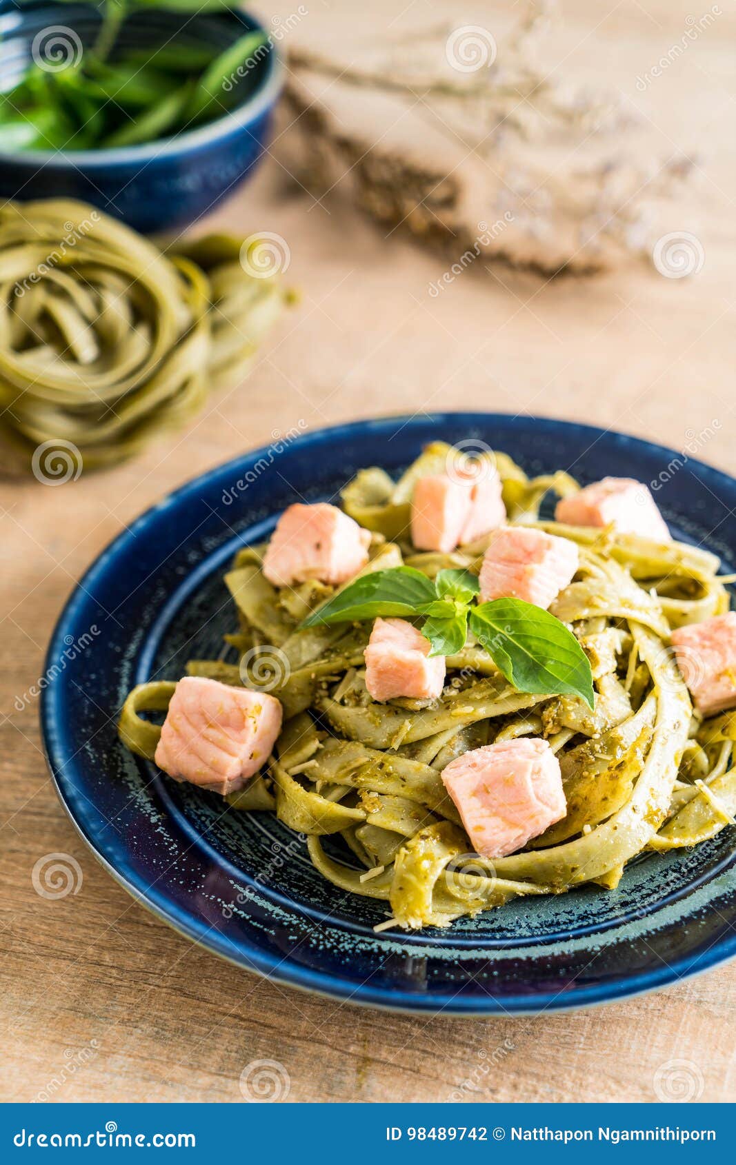 Spinat Fettuccine Mit Lachsen Stockfoto - Bild von blatt, bestandteile ... Spinat Fettuccine Mit Lachsen Stockfoto - Bild von blatt, bestandteile ...