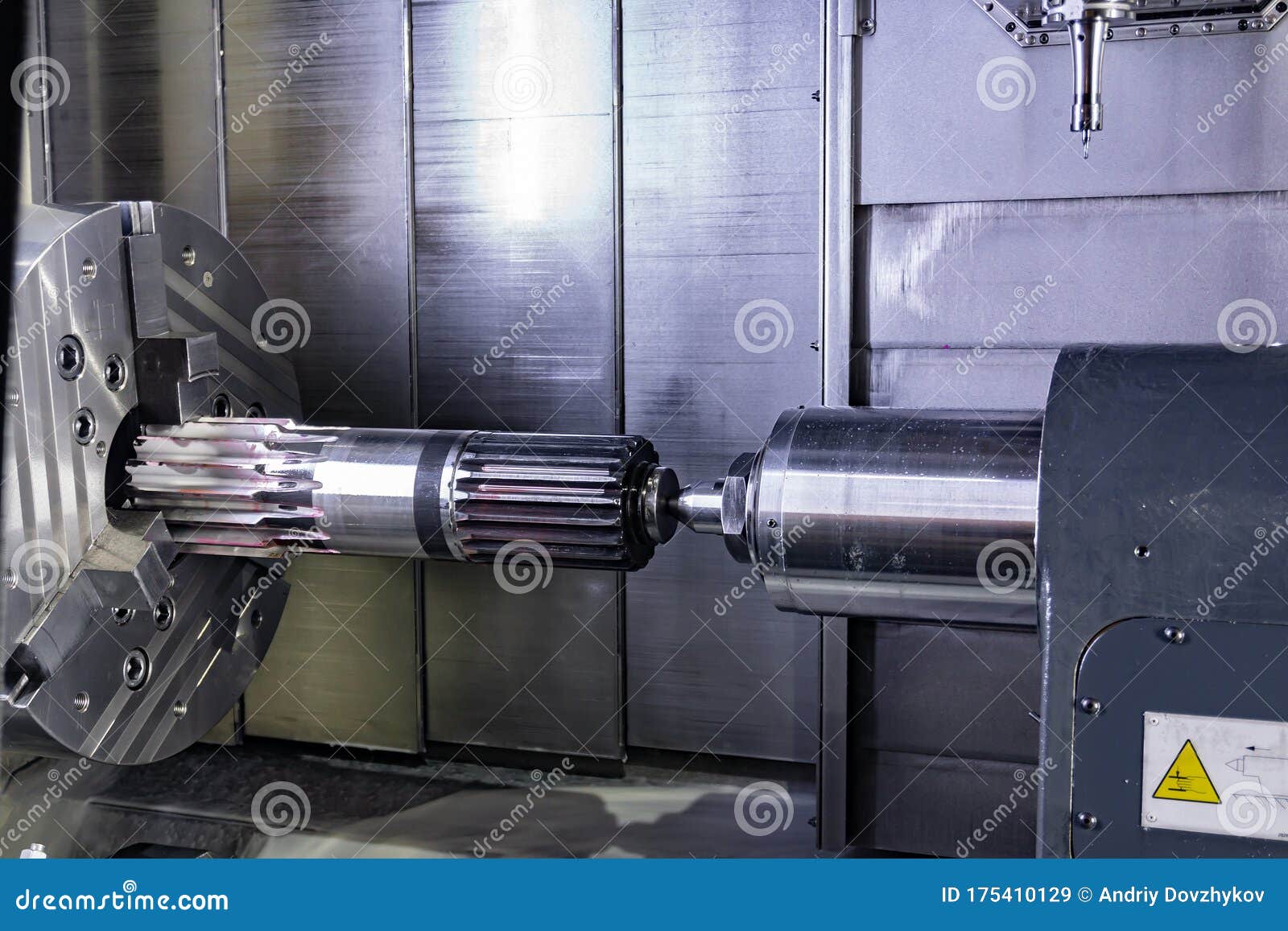 A Splined Shaft with Teeth is Installed in the Milling Machine at the