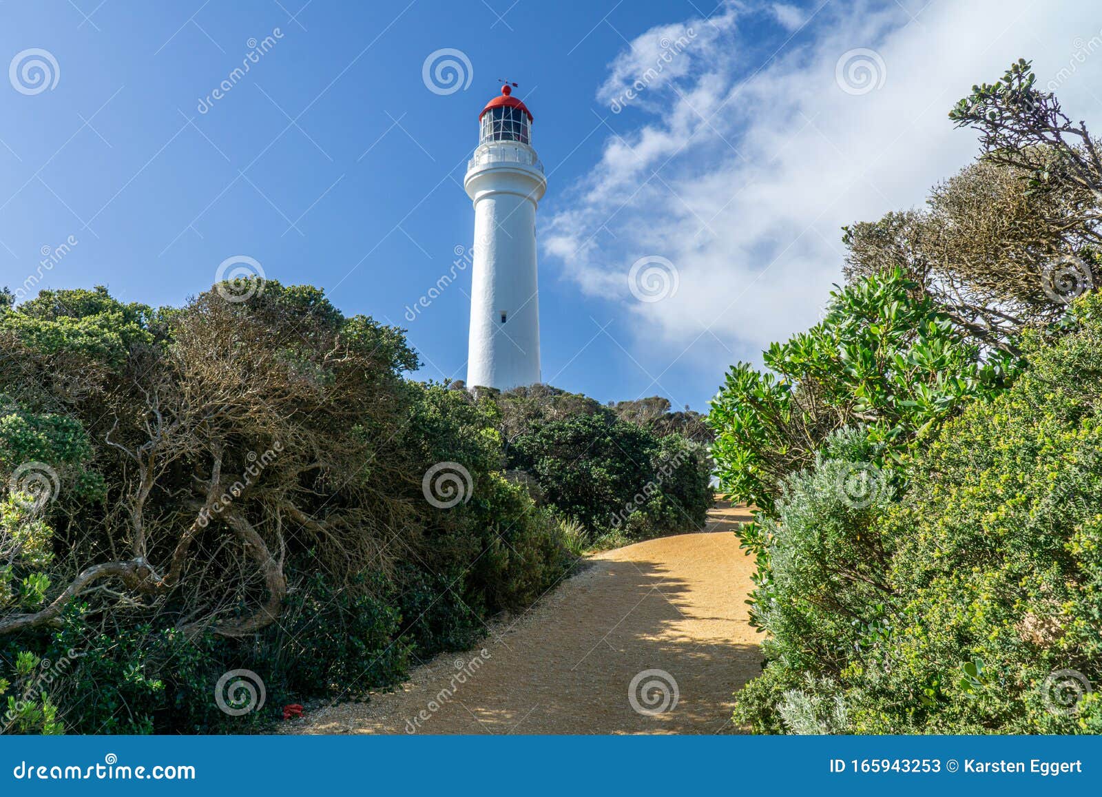 split point lighthouse is a lighthouse close to aireys inlet