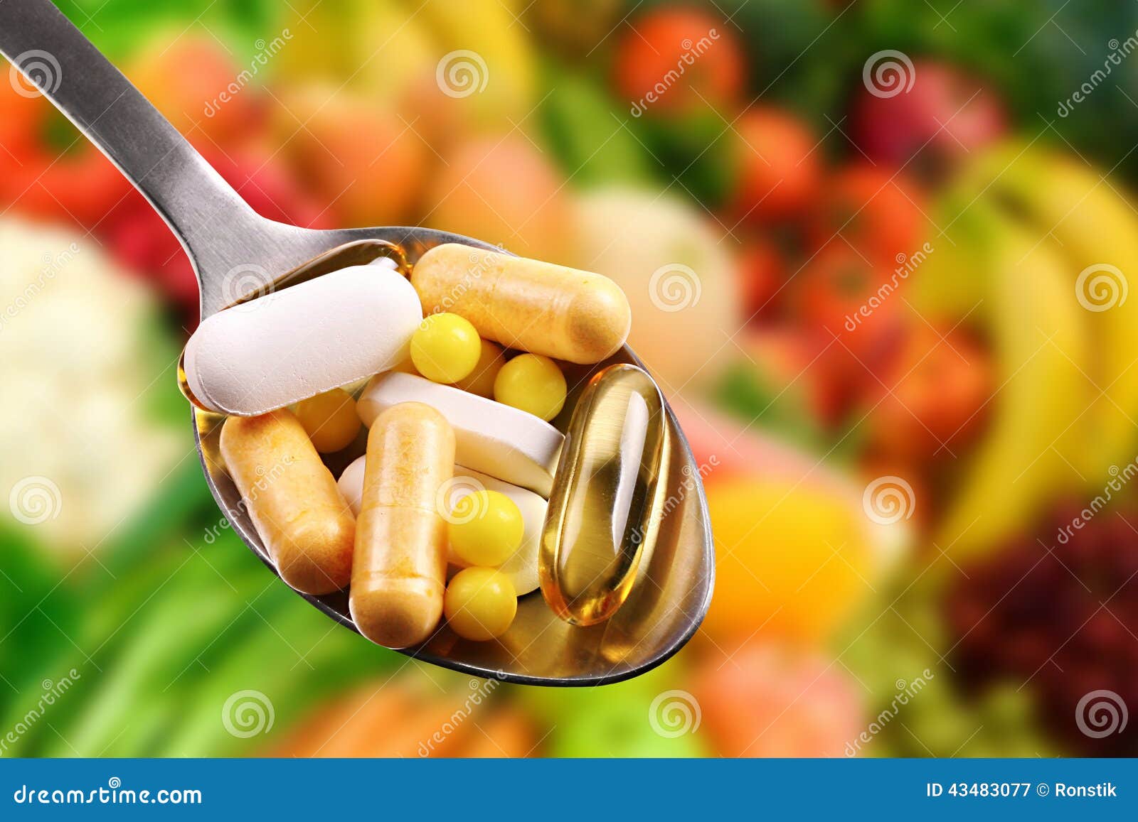 spoon with dietary supplements