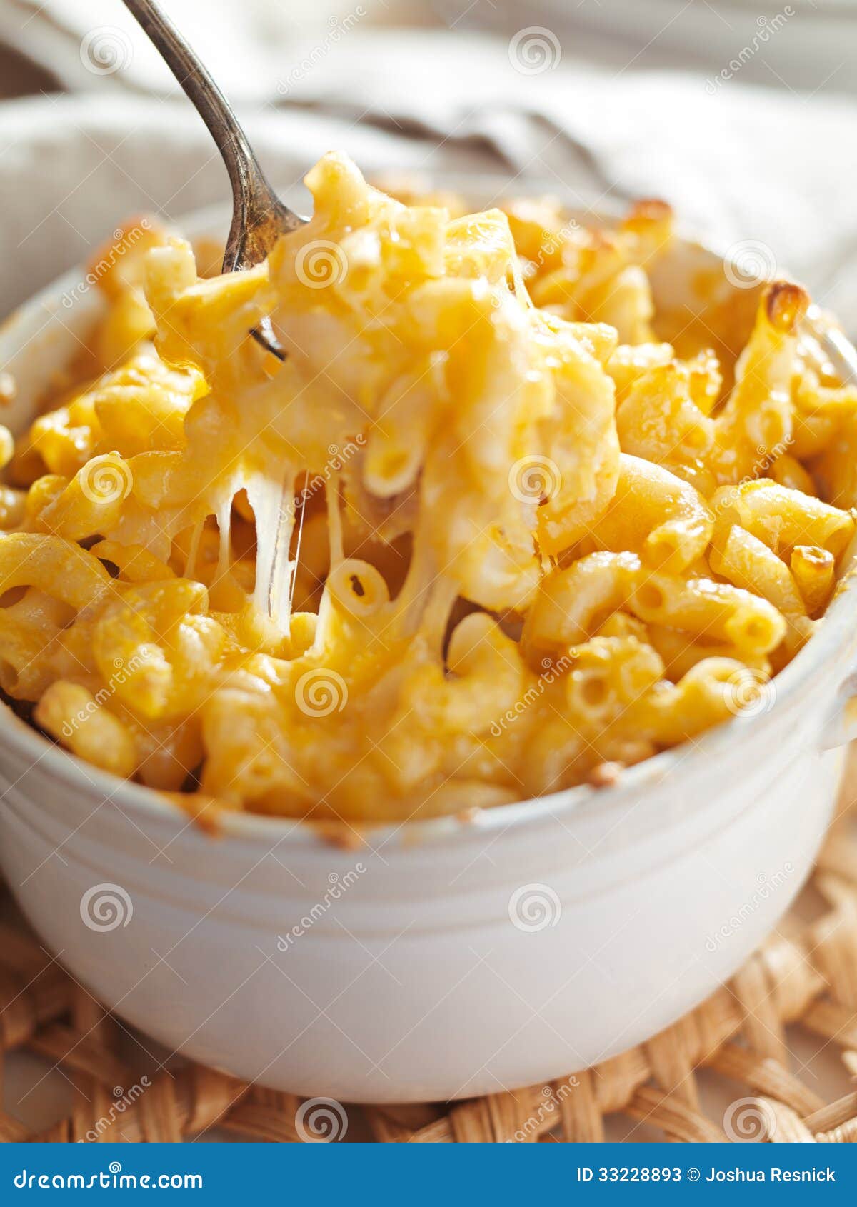 spoon picking up macaroni and cheese