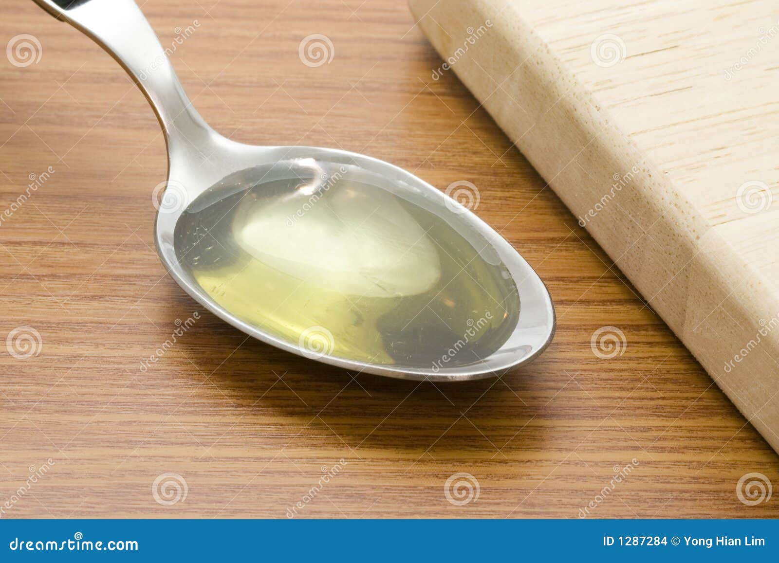 Spoonful of cooking oil stock photo. Image of scoop, golden 1287284