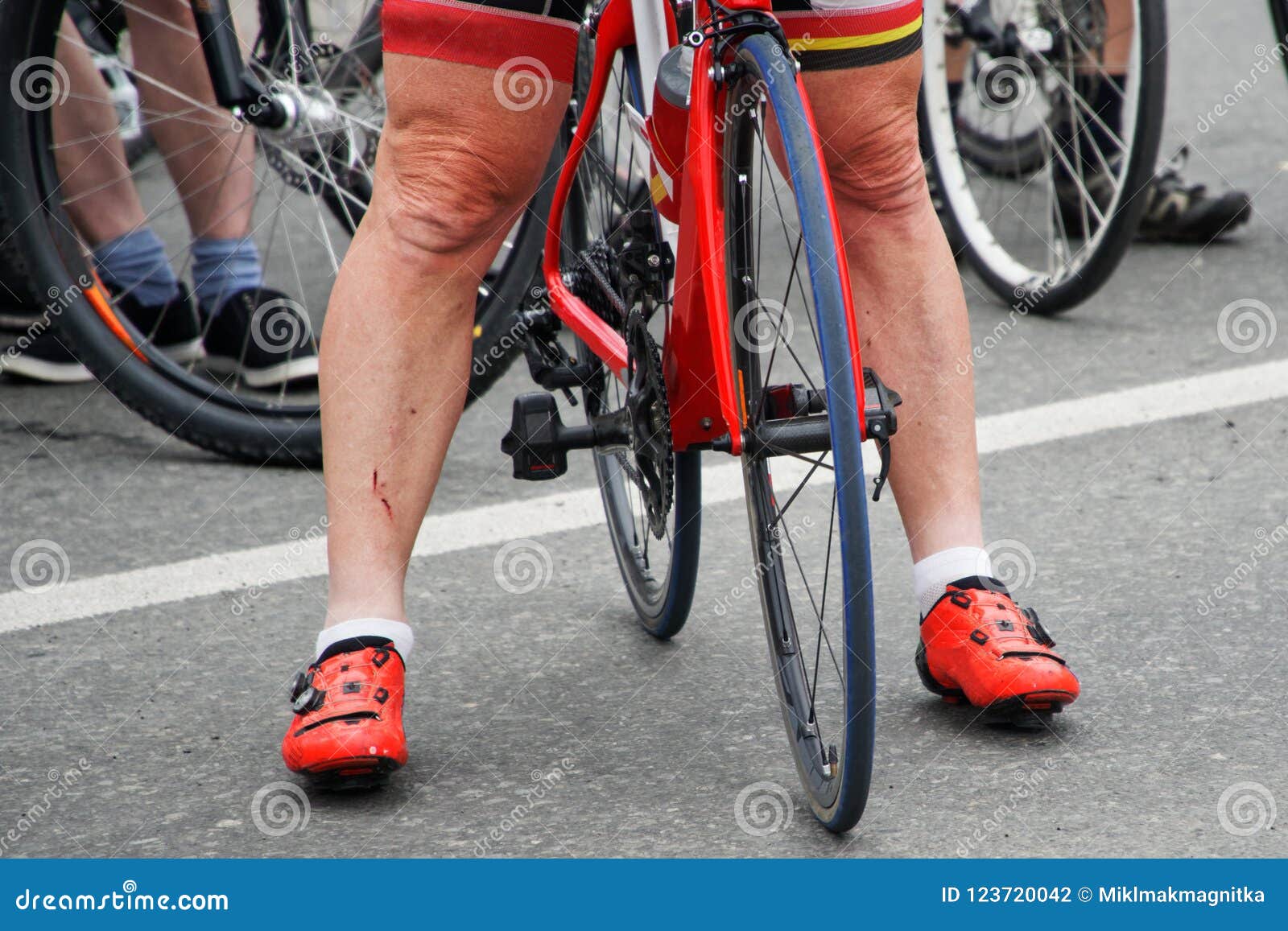 Болят колени после велосипеда. Велосипед с ногами.