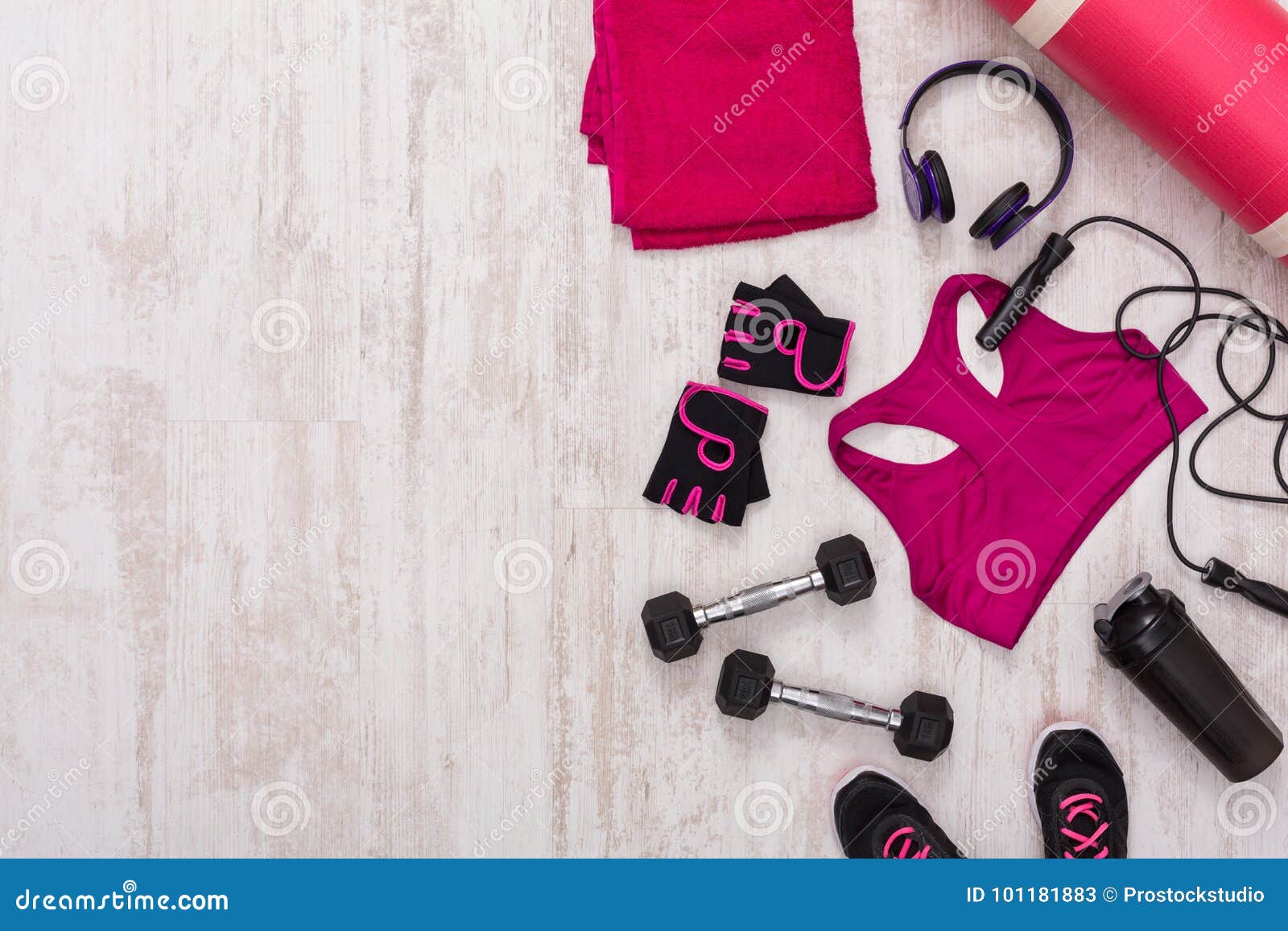 https://thumbs.dreamstime.com/z/sport-background-female-clothing-equipment-top-view-copy-space-set-new-fitness-outfit-women-active-lifestyle-body-care-101181883.jpg