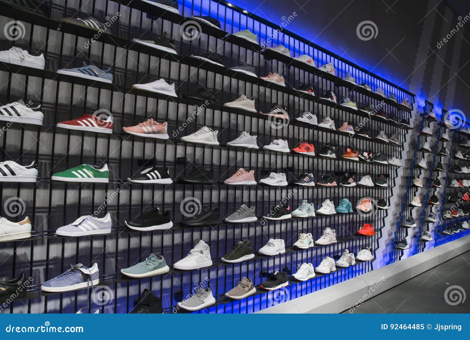 sport shoes shop