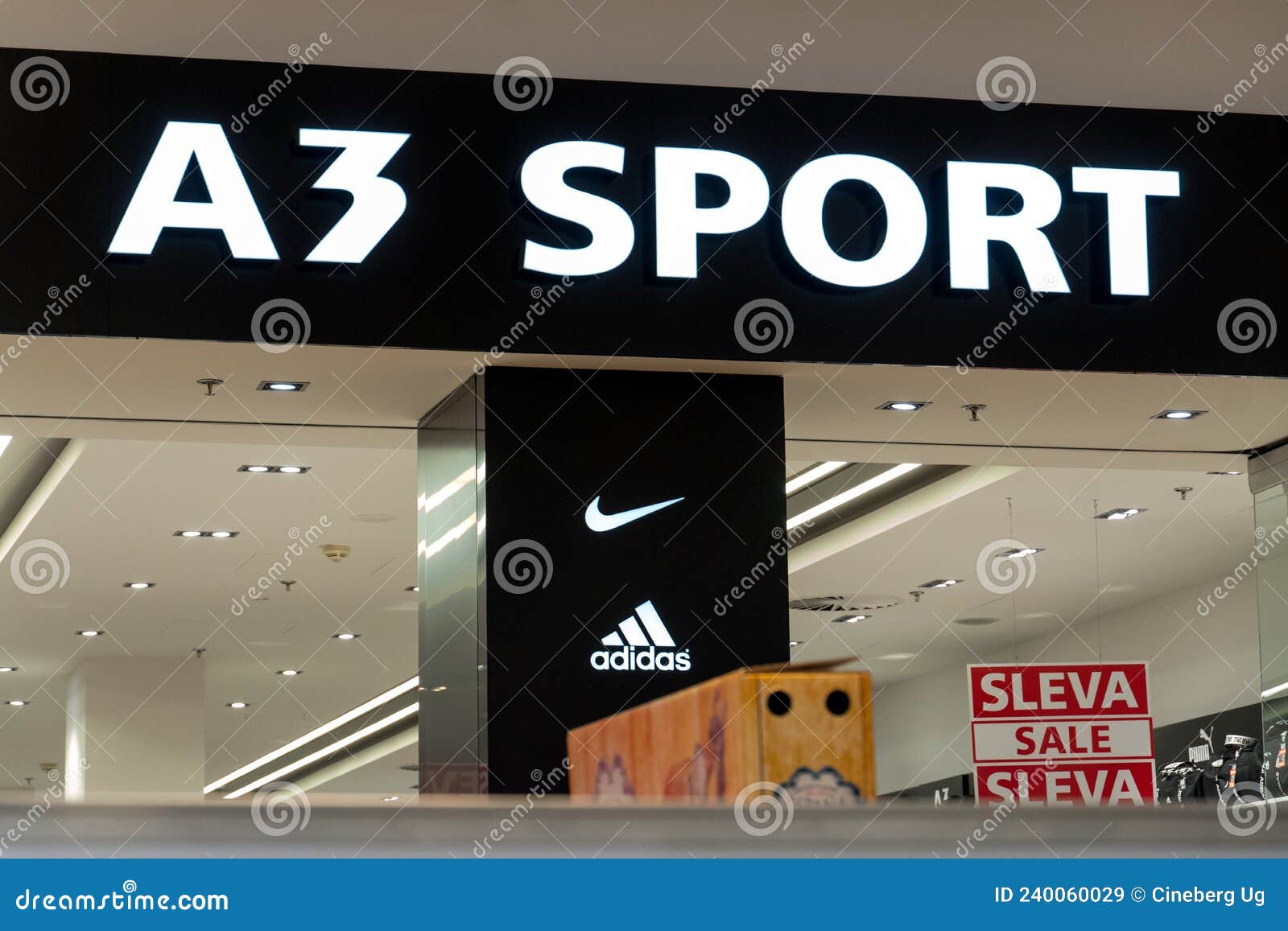 Bage gået vanvittigt Settlers A3 sport store editorial stock image. Image of facade - 240060029