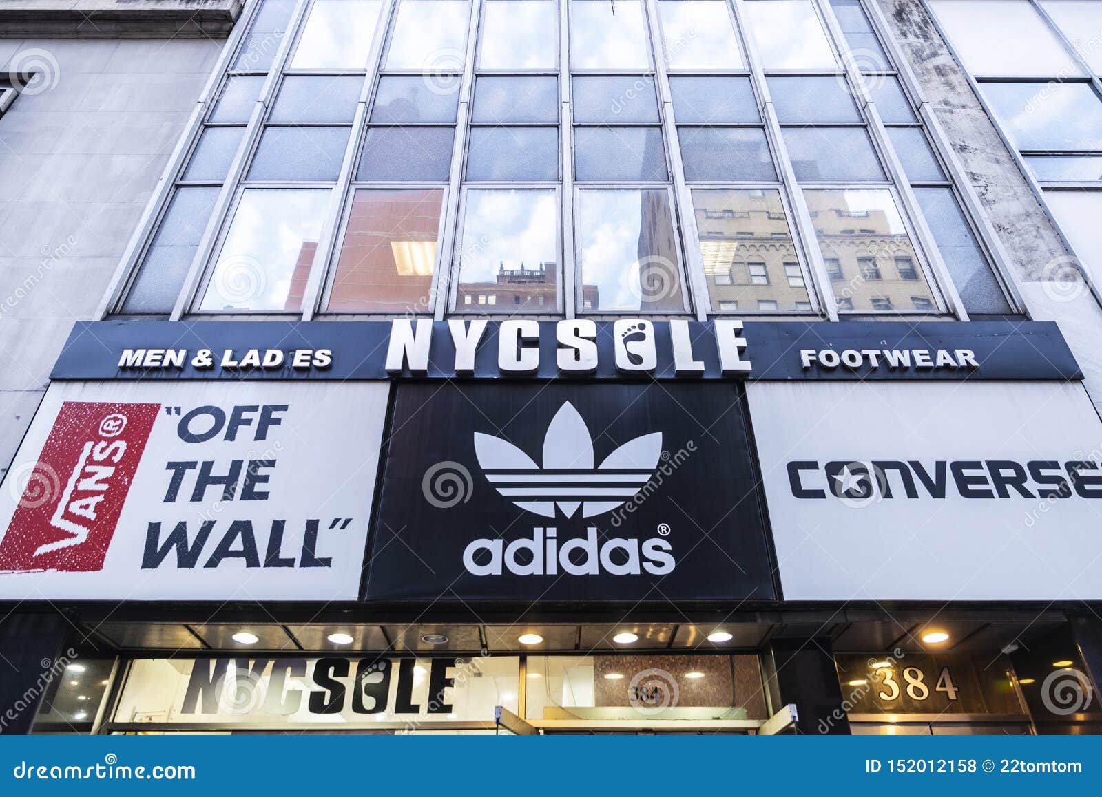 Sports Goods Store In New York City, USA Editorial Stock Photo - Image of  clothing, retail: 152012158