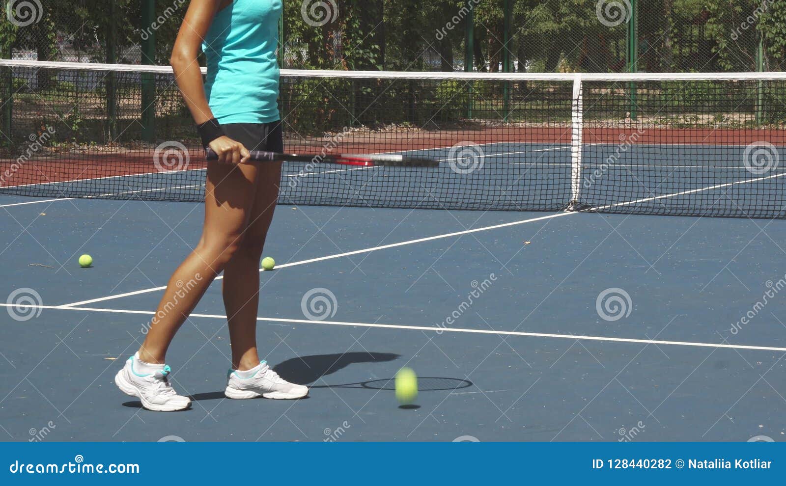 sneakers to play tennis