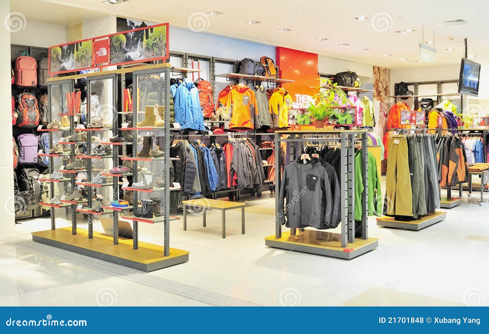 A renowned brand sportswear store in wuxi YAOHAN shopping plaza,YAOHAN is a high-end, luxury shopping plaza, many famous international brands going in here.