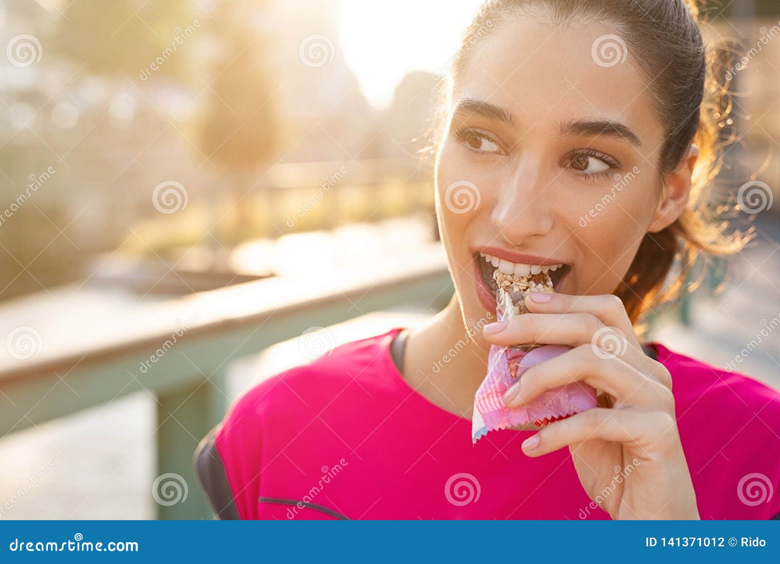 sporty woman eating energy bar