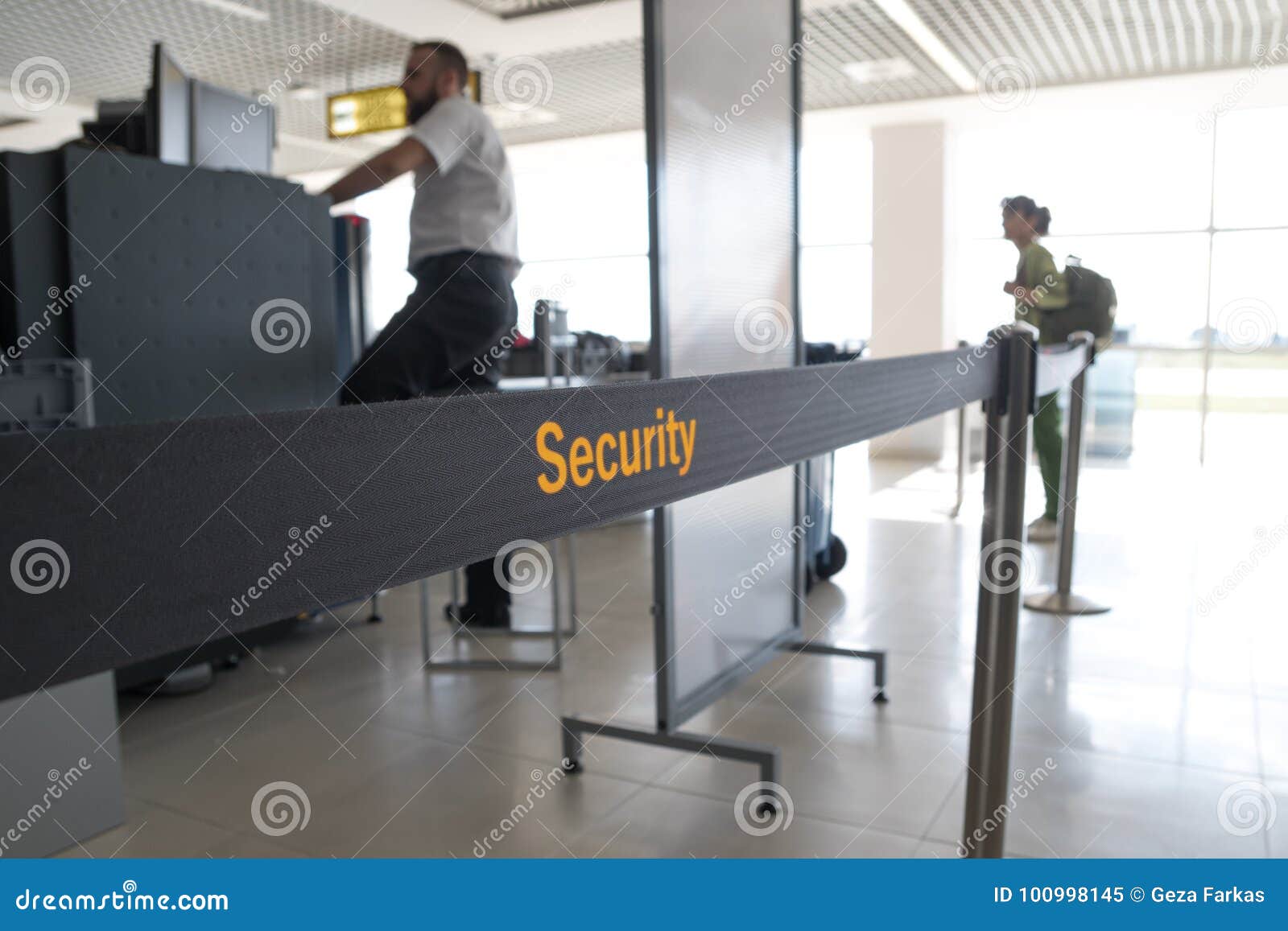 Sprawdzian bezpieczeństwa bagaż w lotnisku. Sprawdzian bezpieczeństwa bagaż i pasażery w lotnisku