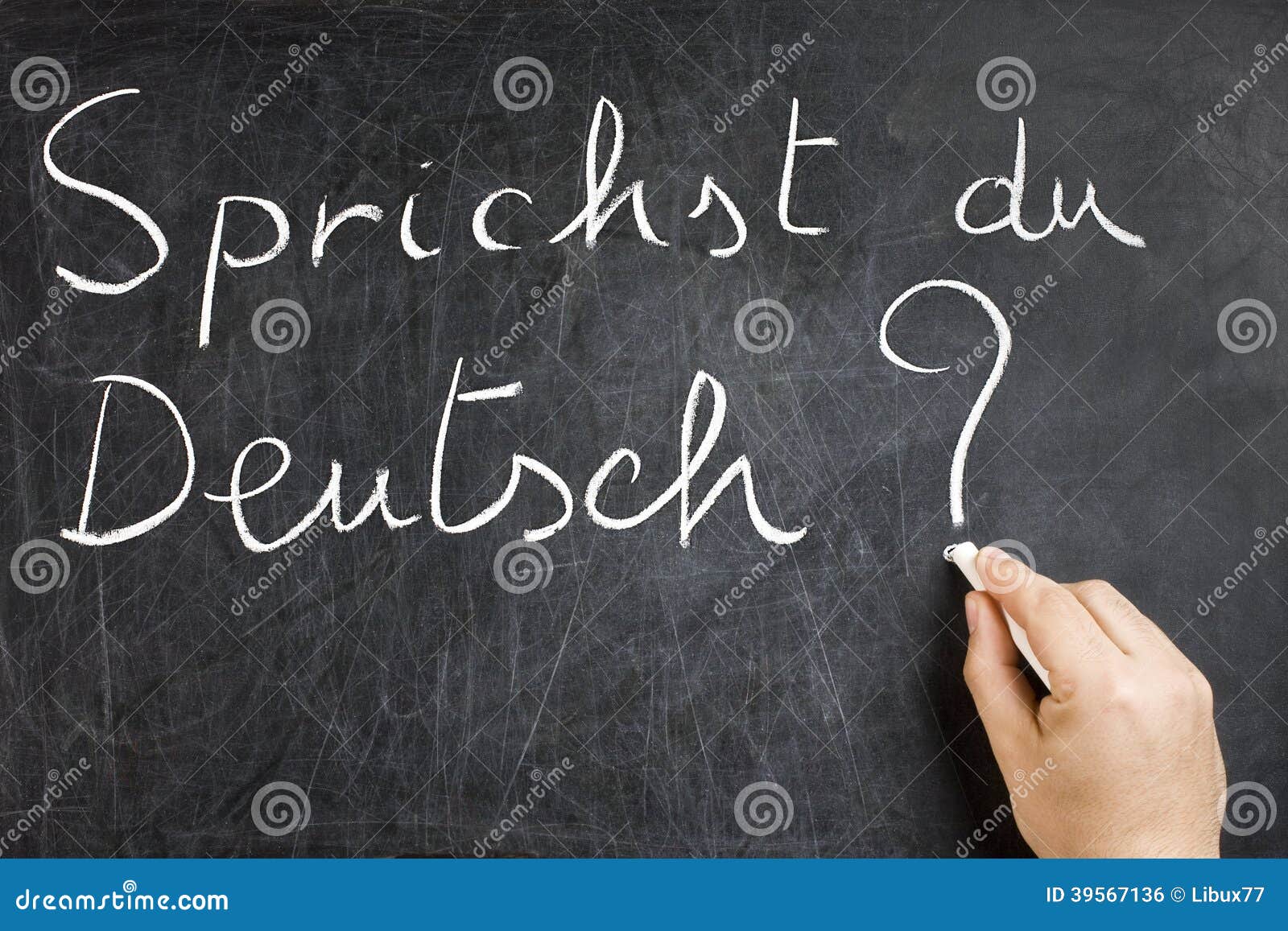 Sprichst du在黑板的德意志Question. Sprichst du德意志问题手写在黑板由拿着白色白垩的男性手