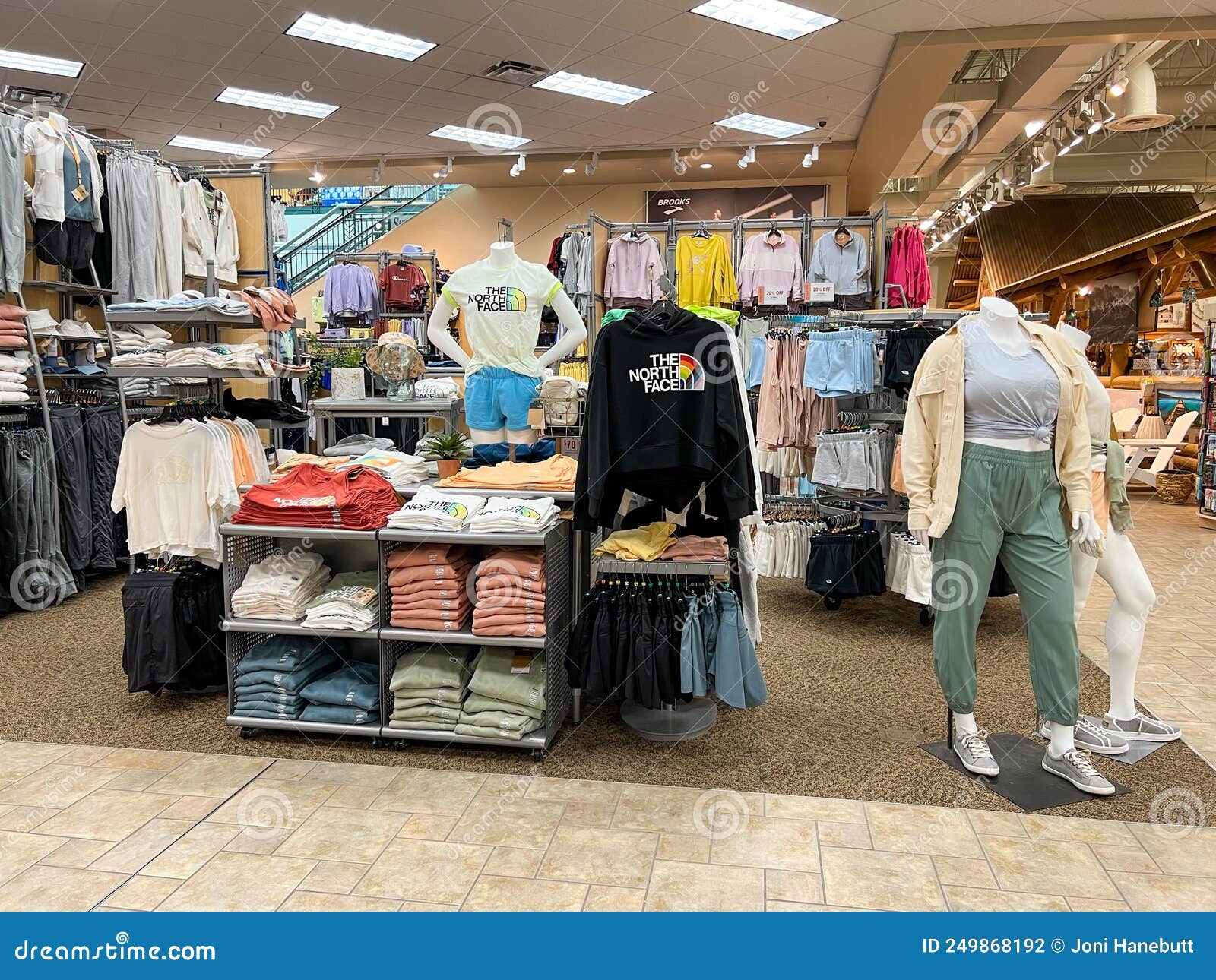 A Display of Womens North Face Clothing for Sale at the Scheels Sporting  Goods Store in Springfield, Illinois Editorial Photography - Image of  casual, design: 249868192