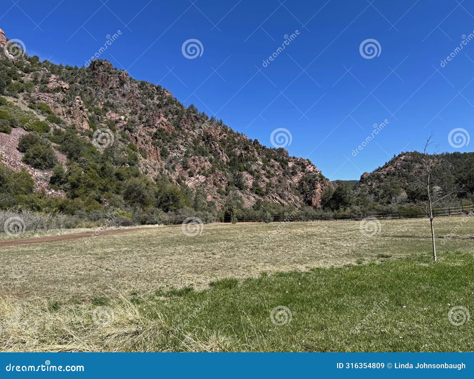 mountain view and picnic area in tonto natural bridge state park