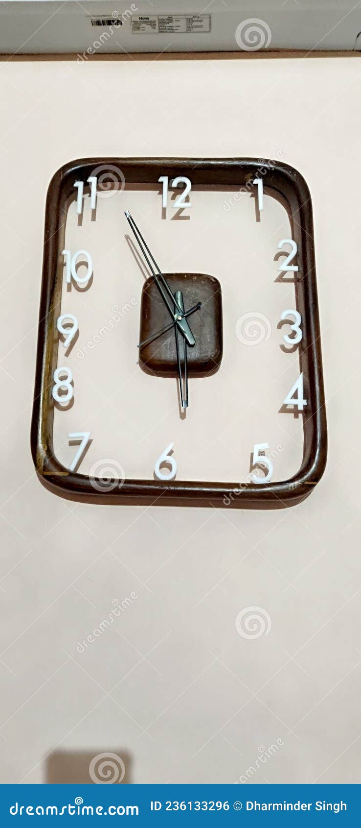 sqare wall clock with 3d number