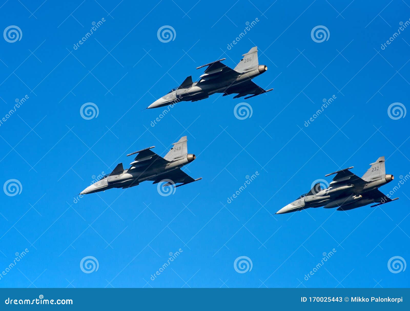 emulsie Reductor Aantrekkingskracht Squadron of Swedish Air Force Saab JAS 39 Gripen Multirole Fighter Jets  Editorial Stock Photo - Image of force, gripen: 170025443
