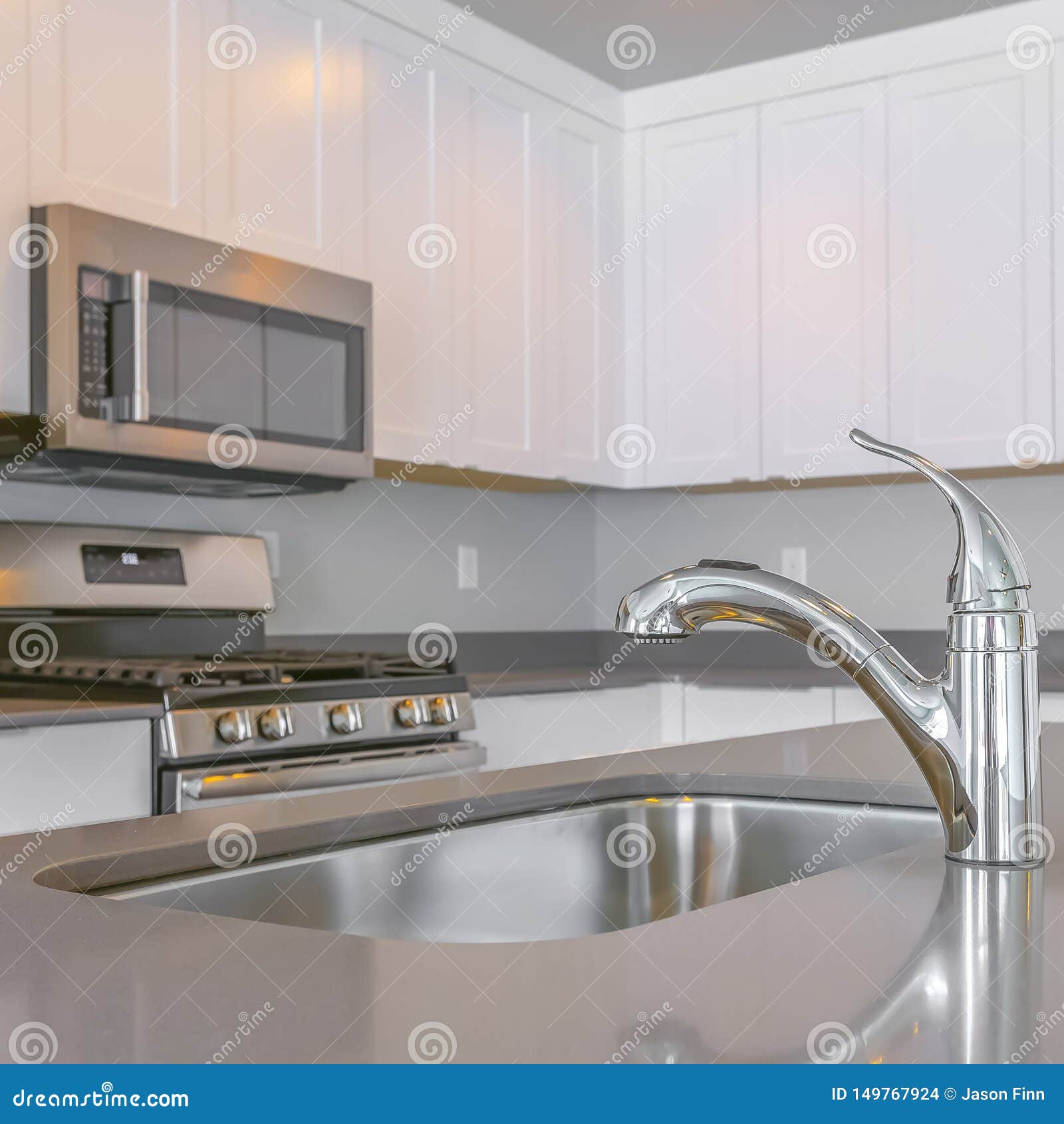 Featured image of post Modern Square Kitchen Faucet / Check out our reviews and the buying guide!