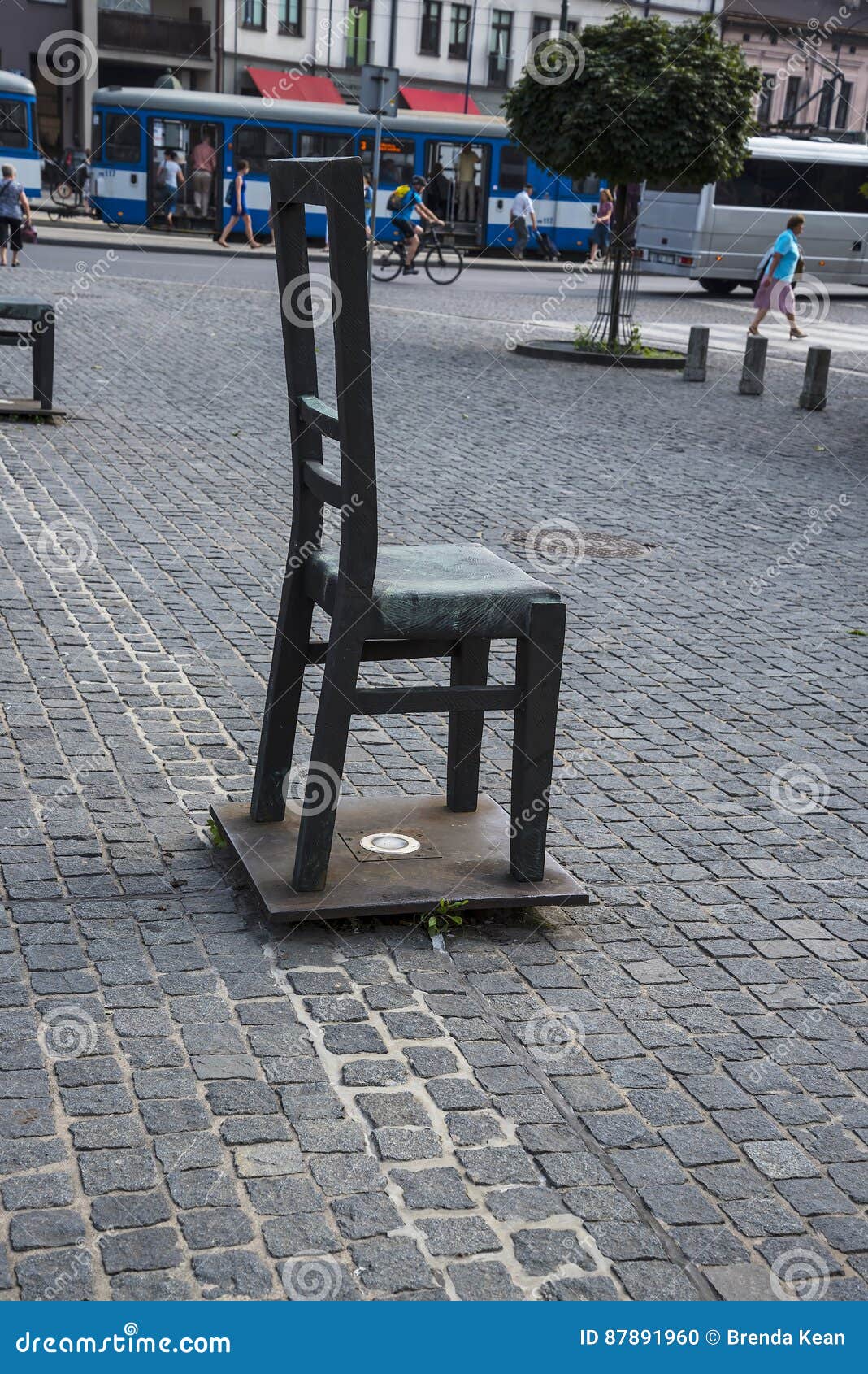 https://thumbs.dreamstime.com/z/square-empty-chairs-krakow-poland-memorial-to-people-who-died-german-nazi-extermination-camps-87891960.jpg
