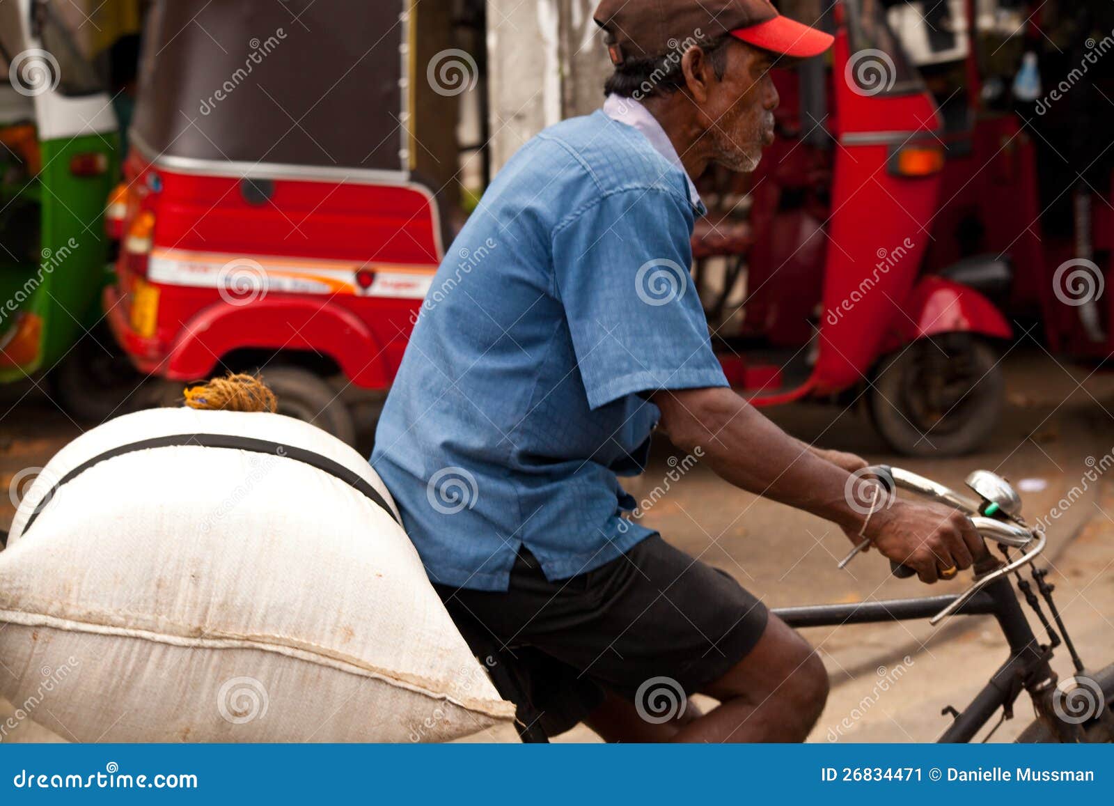 Sri Lankan man on bicycle editorial photo. Image of lanka 26834471