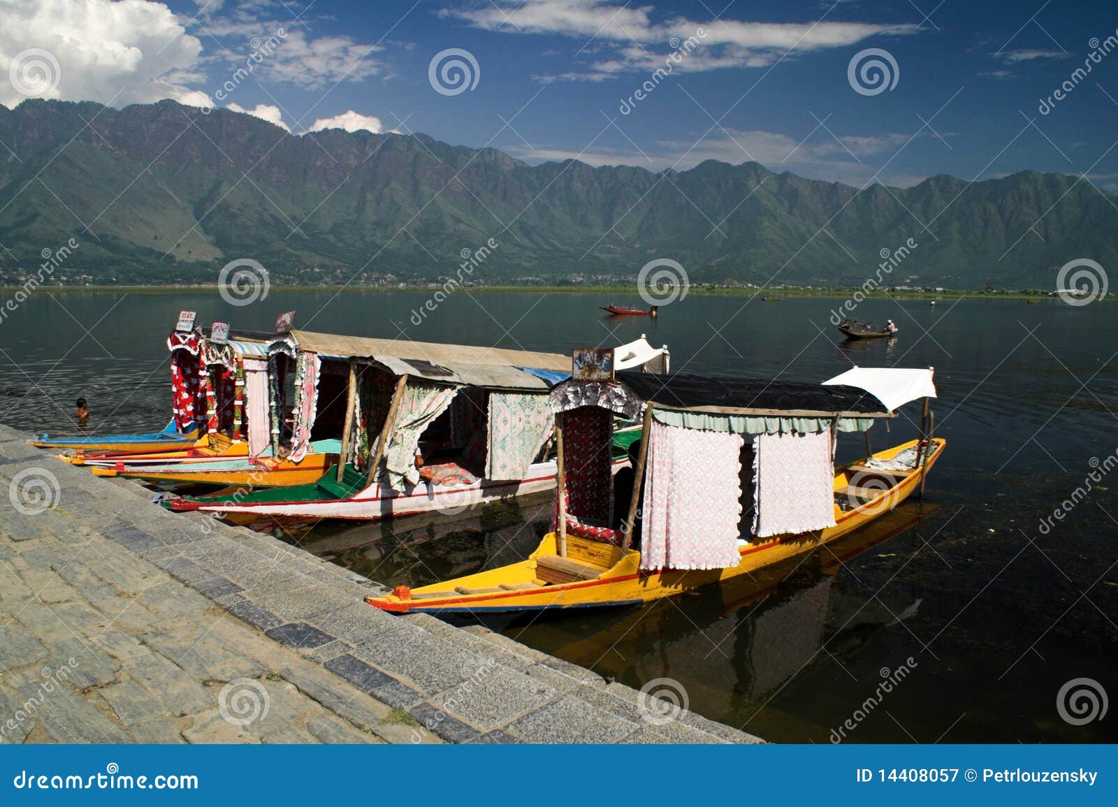 srinagar and dal lake in indian kashmir