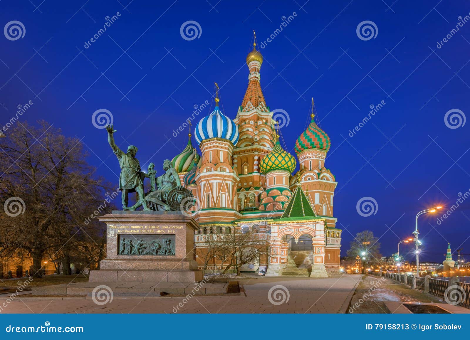 St Basil& x27; catedral de s por la mañana. St Basil& x27; catedral de s en Moscú por la mañana