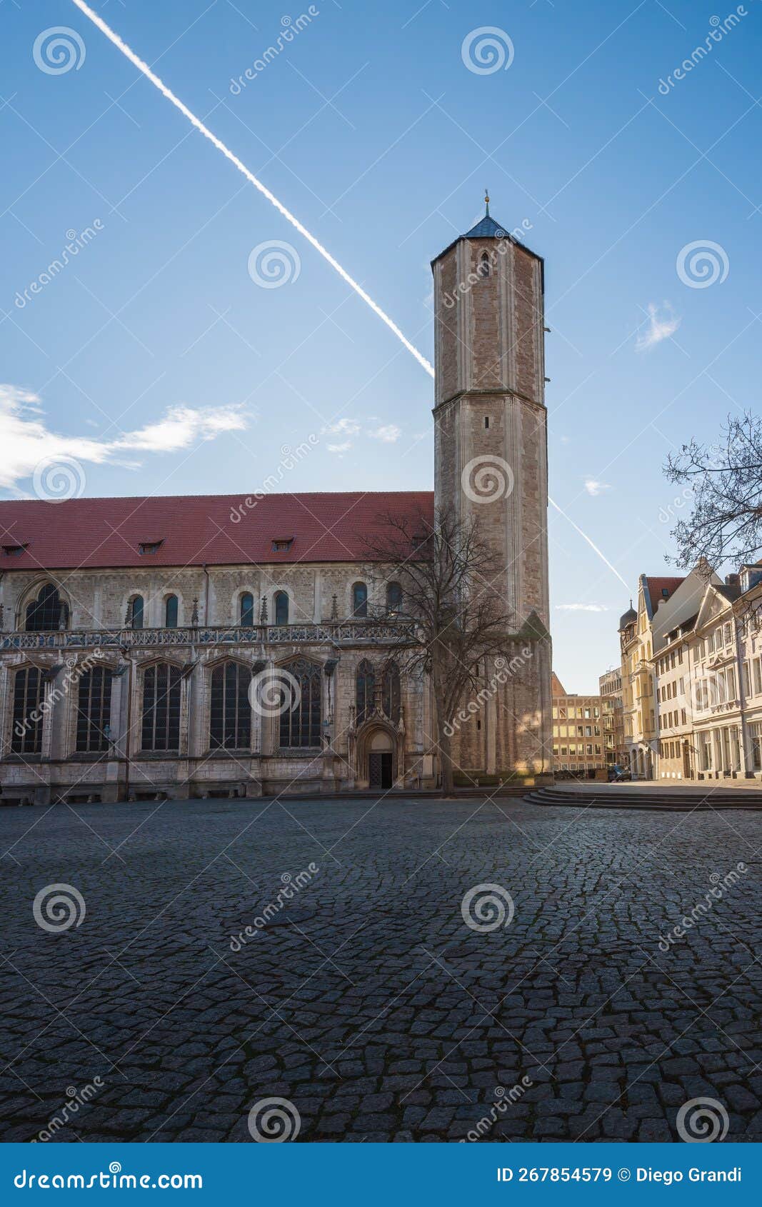 st. blasii cathedral at burgplatz castle square - braunschweig, lower saxony, germany