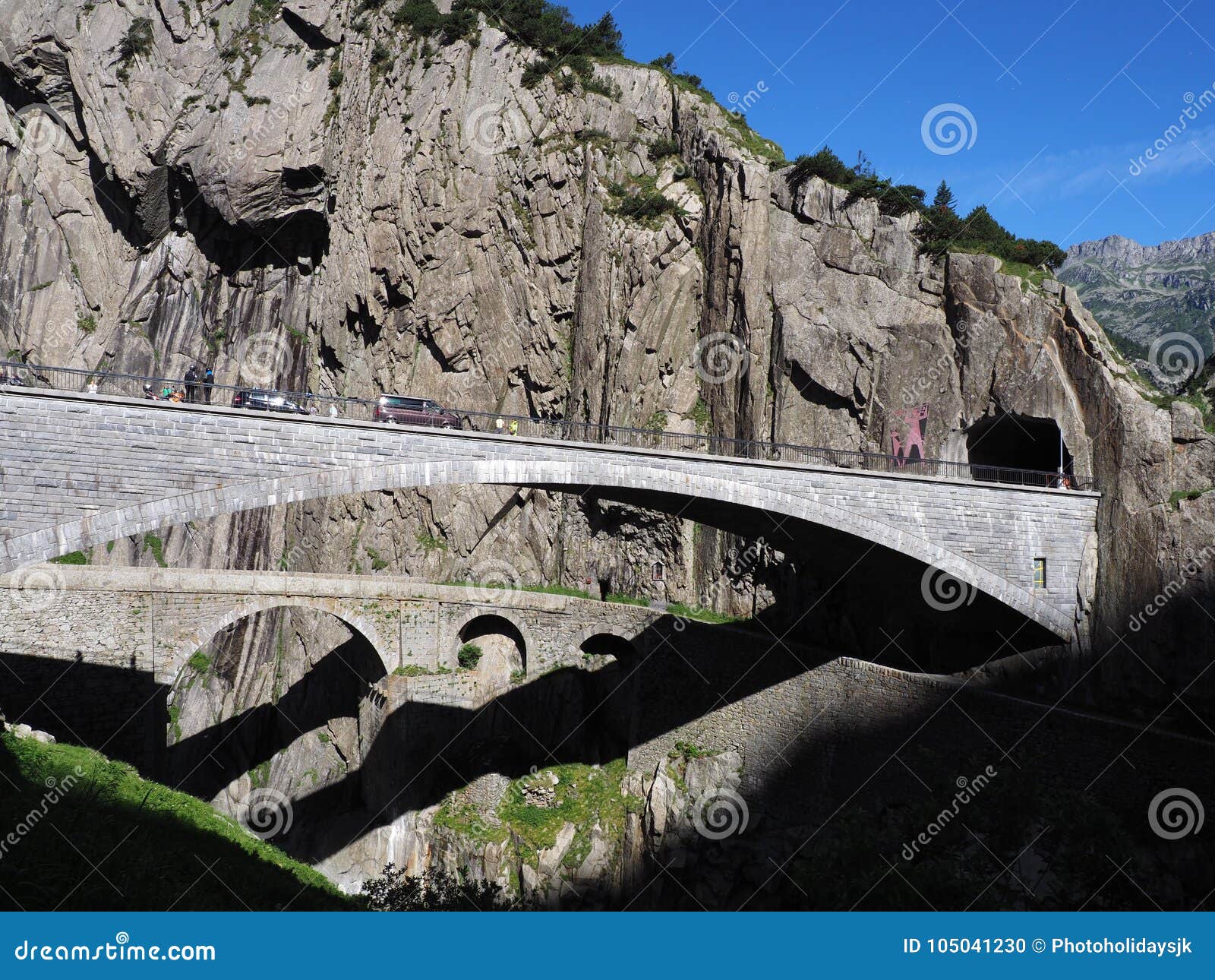 Resultado de imagem para ponte do diabo rio reuss