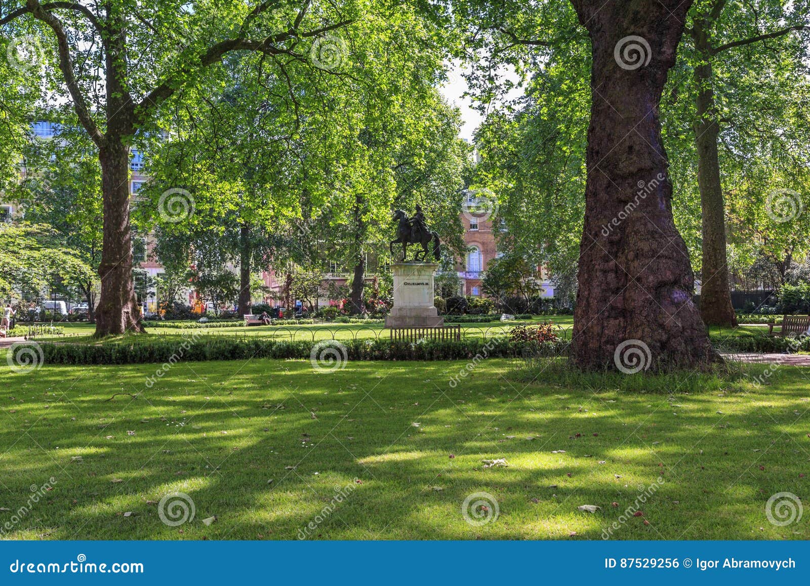 St. James Square, London editorial photo. Image of monument - 87529256