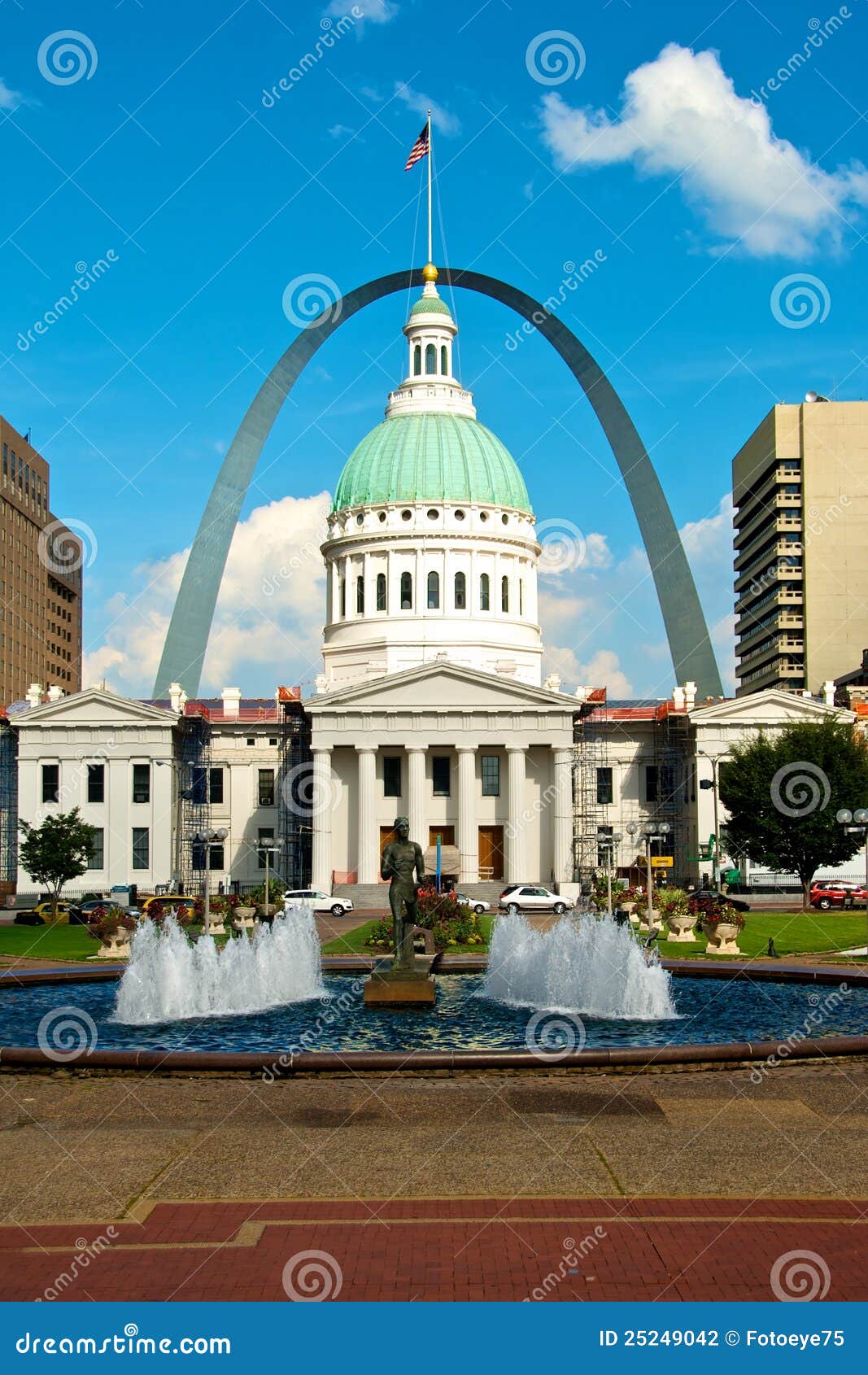 St. Louis Gateway Arch And Court House Editorial Photography - Image of missouri, travel: 25249042