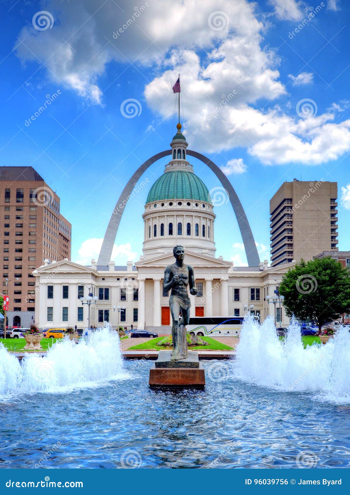 St. Louis Gateway Arch editorial photo. Image of americas - 96039756