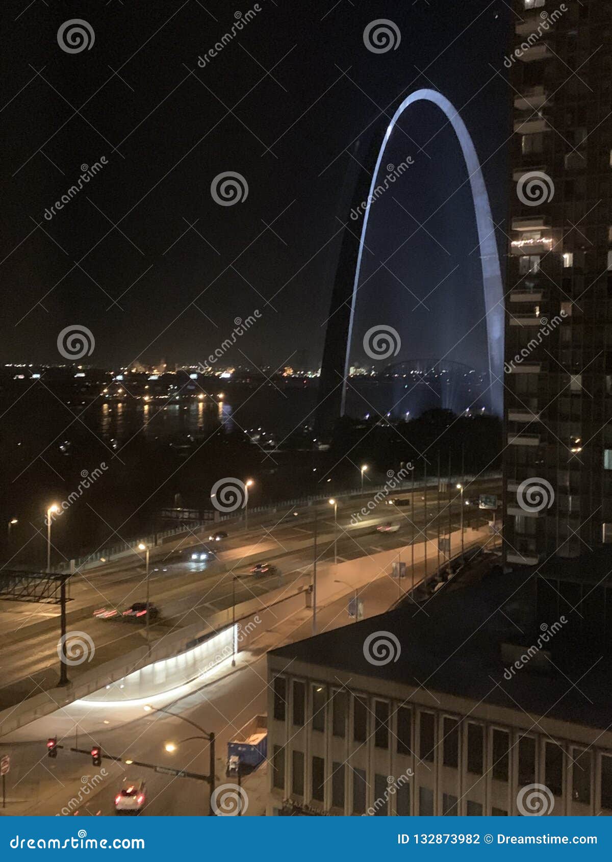 St. Louis Gateway Arch In Winter Time. Stock Photo - Image of louis, arch: 132873982