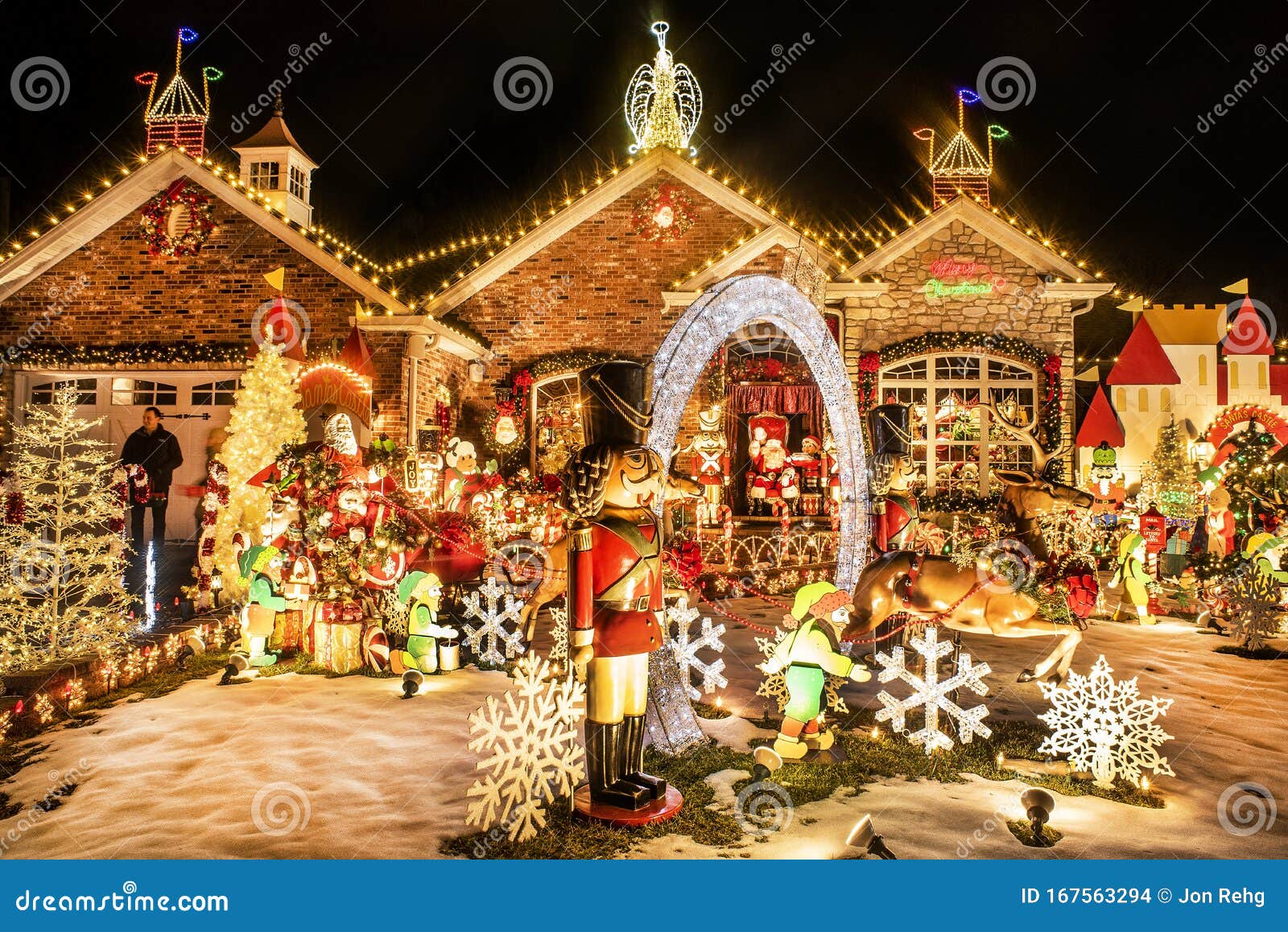 St. Louis, Missouri, USA, December 2019 - Huis Helder Verlicht Met Veel Kerstverlichting ...