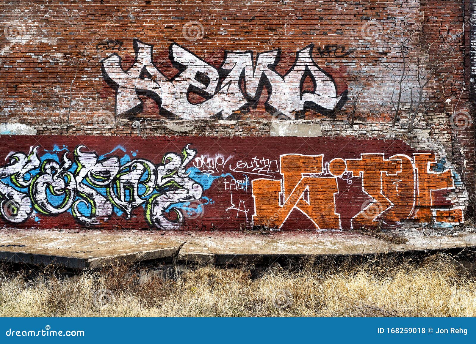 St. Louis, MO, USA, December 2019 - Graffiti Painted On Brick Exterior Wall Of Old Building In ...