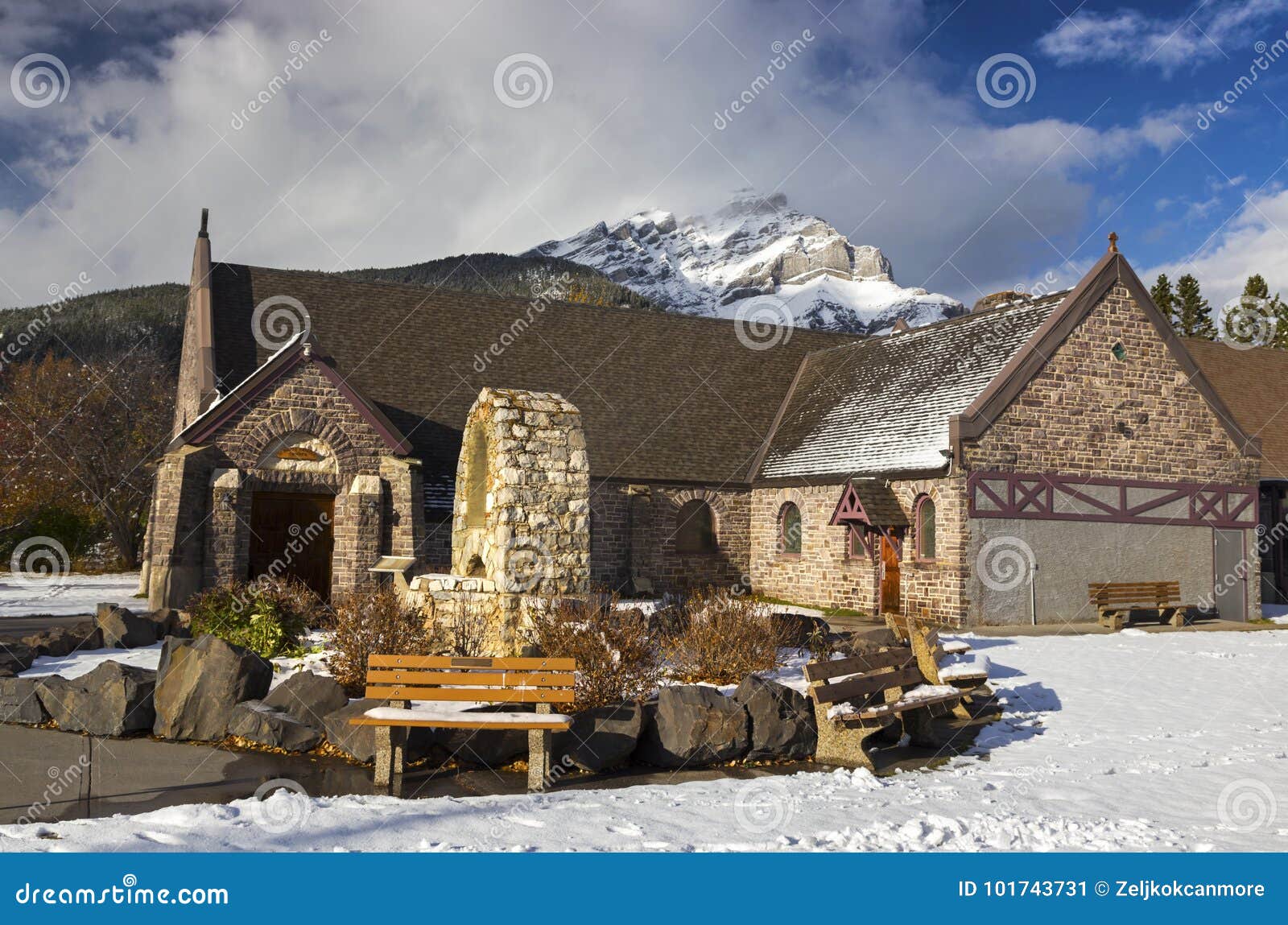 St Mary Catholic Church in Banff Alberta Canada Fotografia Editoriale