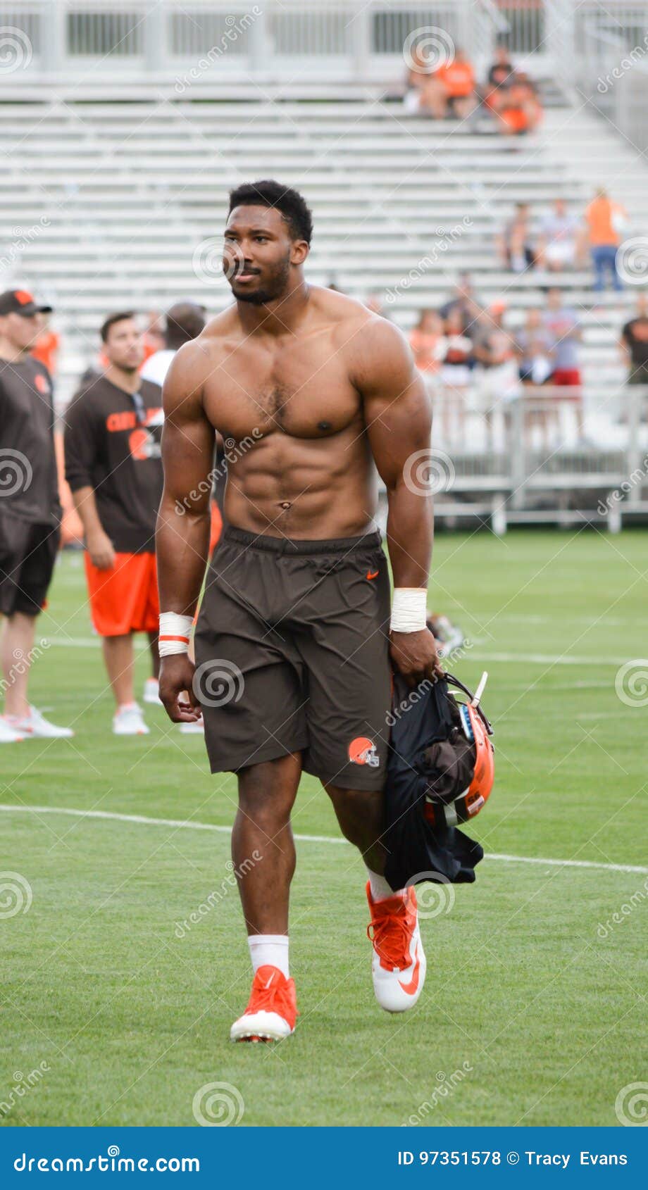 2017 1st Overall NFL Draft Pick Myles Garrett Cleveland Browns Editorial  Stock Photo - Image of facility, dawg: 97351578