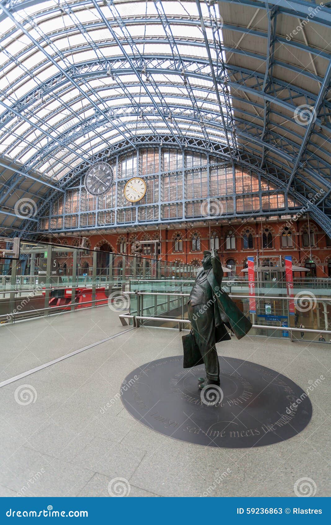 St Pancras Internationale Post in Londen. De belangrijkste zaal bij het internationale station in Londen, Engeland