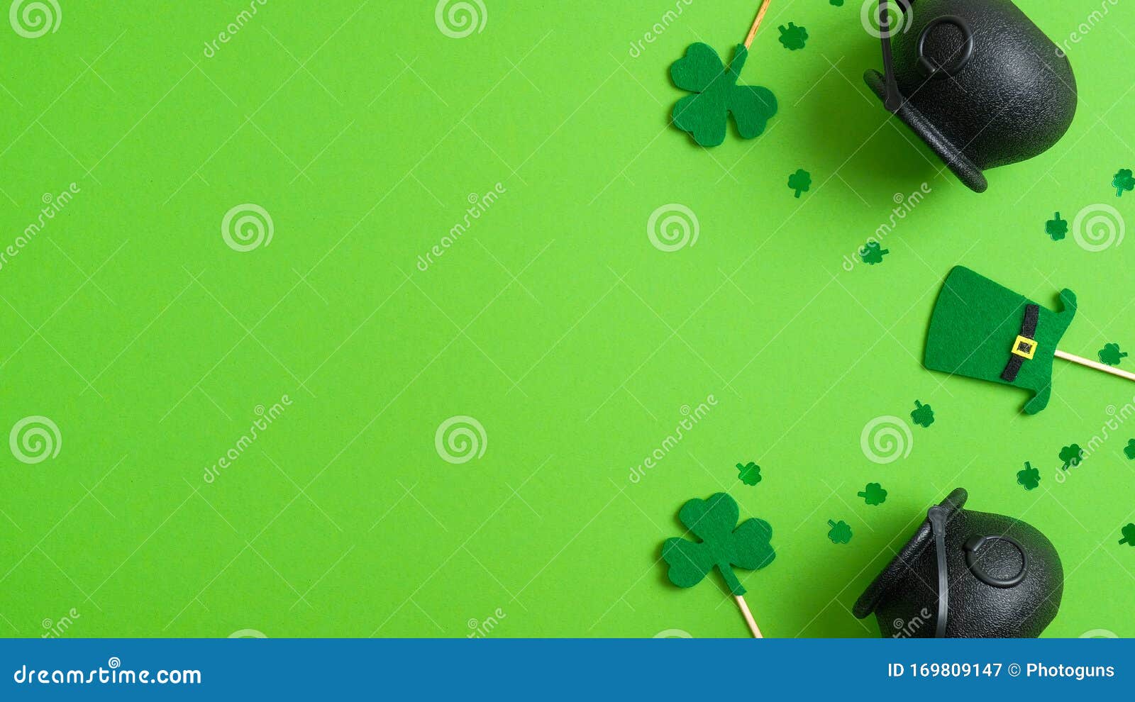 7x5ft Cartoon St.Patricks Day Background Vinyl Green Hat Dreamlike Shamrock Four Leaf Clover Twinkle Spots Bokeh Haloes Backdrops Ireland Festival Banner Luck Wallpaper Greeting Card