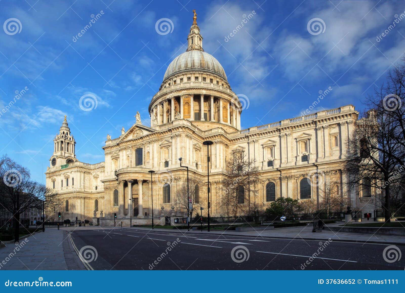 st pauls cathedral in london.