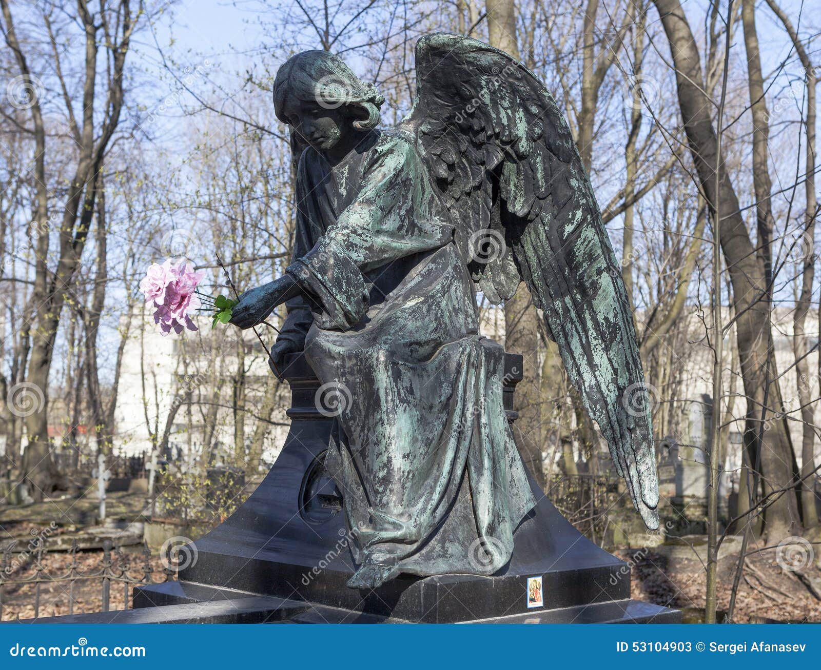 St PIETROBURGO, RUSSIA 18 APRILE 2015 Foto Dell'angelo Su Generale Mordvinova Della Pietra