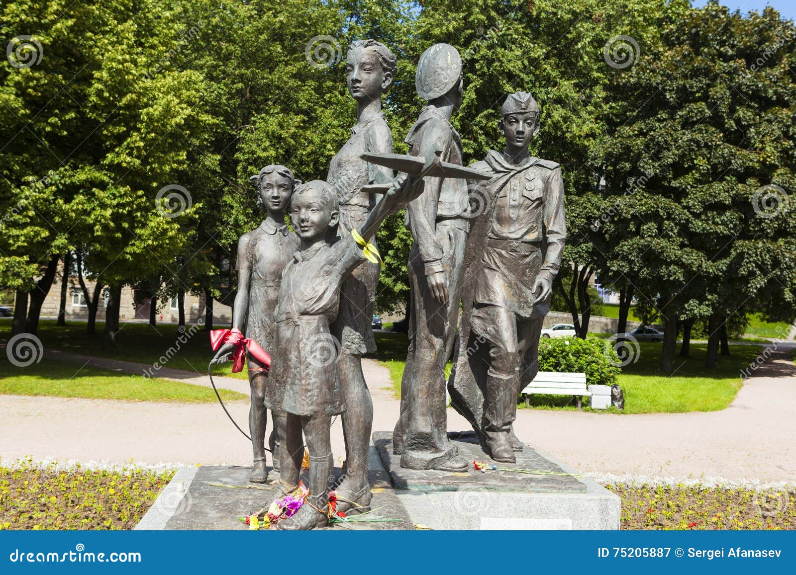 Памятник дети войны в Петербурге