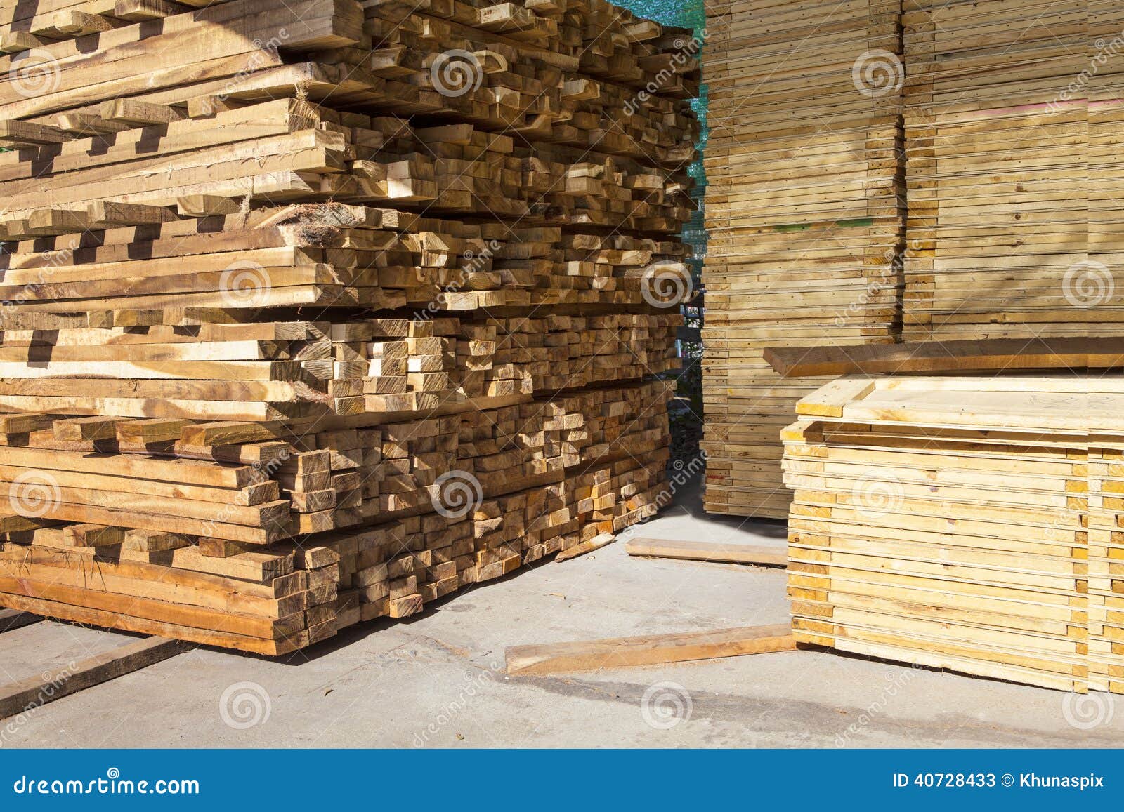 Stack of Pile Wood Bar in Lumber Yard Factory Use for Construction Wood
